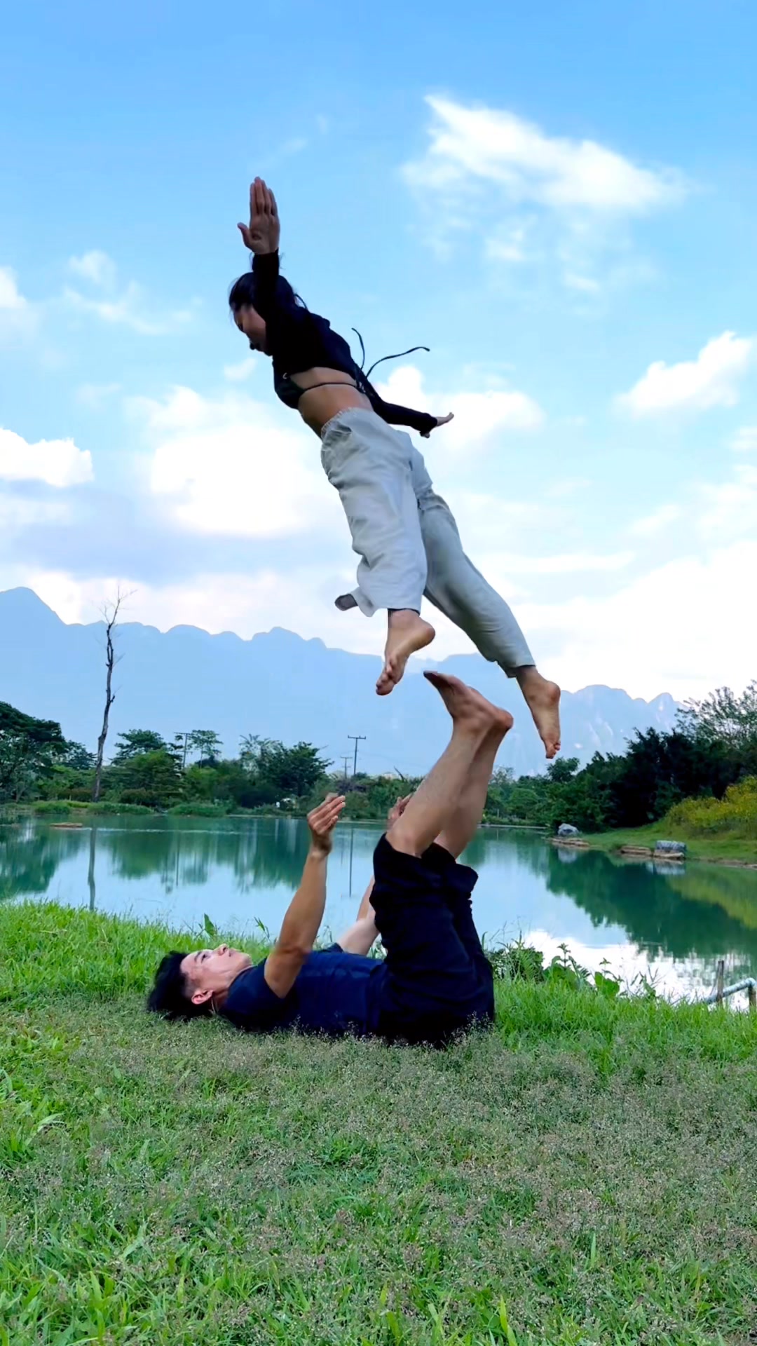 [???] Châu Hiền (Thiên Quang) – ACRO YOGA TEACHER ? Top1Yoga ??‍♀️ Giáng sinh an lành cả nhà   
.
.
.
.
.
.
.
.
#Workshop_Acro #NguyễnNhư #ChâuHiền #acrobatics #acroyoga #partneracrobatics #ThôngYoga
 , shares-0✔️ , likes-164❤️️ , date-2024-12-25 19:29:23????????