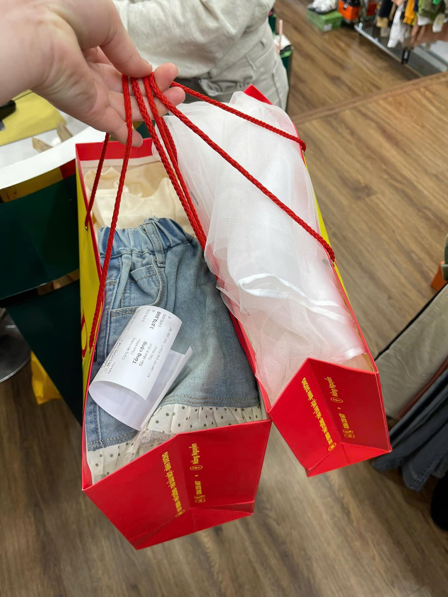 [🆕🇻🇳]  Babynista – Cung cấp quần áo trẻ em xuất khẩu, Cambodia,Thailan, Nhật.. 🧑‍🧒❤️️👶⭐️ Somi caro tông trầm ấm mix đồ siêu Tây 

Vải thô vừa tay thoáng mát 

Style Hàn rộng ngang so cute 

Có 3 tông màu như hình 

Size 100 – 150

* Bàng size : , shares-0✔️ , likes-3❤️️ , date-2024-12-19 20:15:55🇻🇳🇻🇳🇻🇳📰🆕