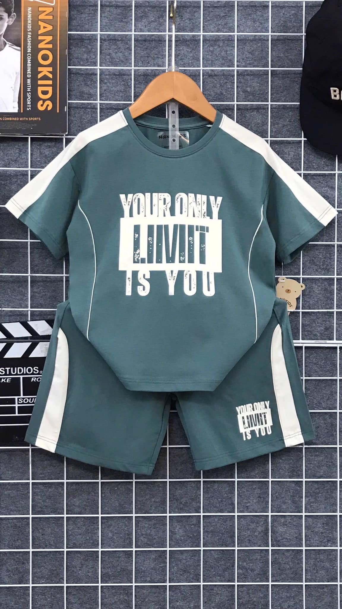 [???]  Thời trang trẻ em Zinzin Kid’s  ?‍?❤️️?⭐️ Bộ bé trai phom rộng, phong cách cá tính.
 Vải cotton 4 chiều co dãn, thấm hút mồ hôi và mát mẽ cho làn da mỏng manh của trẻ.
 in nhẹ, phối cá tính, quần c , shares-0✔️ , likes-0❤️️ , date-2024-12-21 17:20:54????????