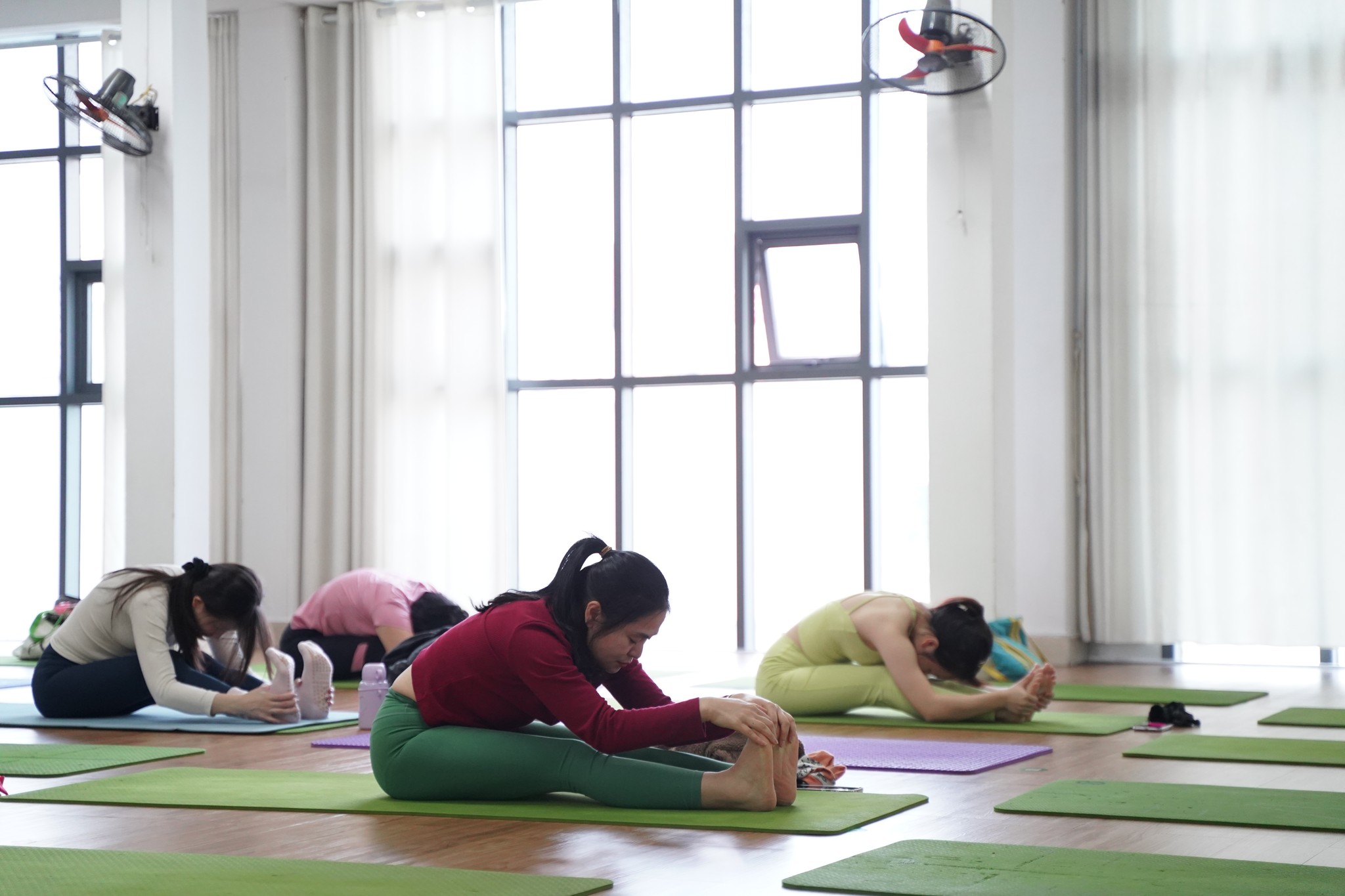 [???] Savary Yoga & Dance (Hà Nội) – Phòng tập yoga ? Top1Yoga ??‍♀️ Chỉ hơn 1 tháng nữa là đến Tết rồi. Chị em cùng qua Savary vắt m.ỡ thừa nhé!
Yoga ca 9h sáng cùng HLV Thu Hà!
———————–
SAVARY YOGA & PILATES , shares-0✔️ , likes-0❤️️ , date-2024-12-24 19:00:15????????