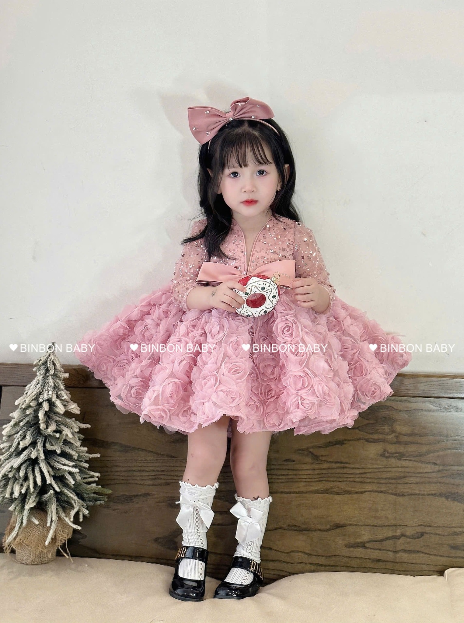 [???]  Bomines.com – Thời trang trẻ em thoải mái tiện dụng ?‍?❤️️?⭐️  Áo thun cotton cho cả nhà cùng diện
Size cho bé 10-40kg
Size ba mẹ từ 50-80kg
 Cả nhà mặc Tết siêu cưng luôn ạ
Inbox BơMai tư vấn ngay: m.me/bomines
————— , shares-0✔️ , likes-0❤️️ , date-2024-12-27 21:15:12????????