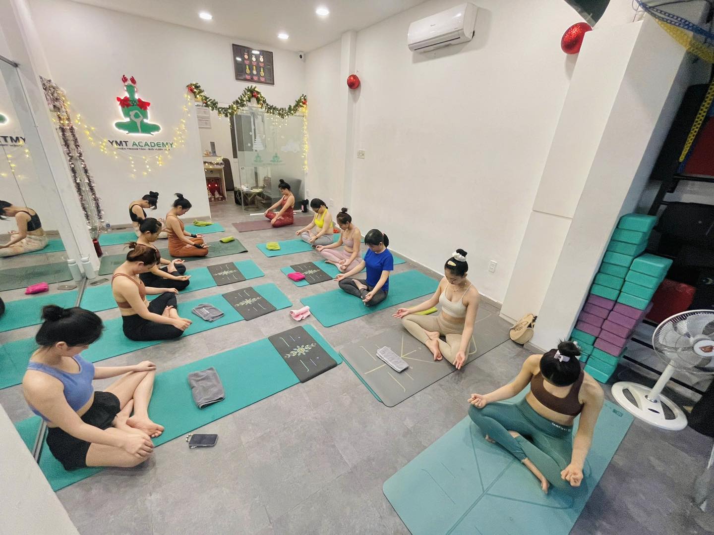 [???] Học Viện YMT ? Top1Yoga ??‍♀️ Lớp Yoga Nâng Cao những ngày cuối năm – vẫn chăm chỉ – vẫn kỷ luật

Vì 1 cái Tết Hột Vịt Thịt Kho  hãy cật lực tập điều độ các Yogi nhé 

Vẫn nhận đăng ký  , shares-0✔️ , likes-7❤️️ , date-2024-12-28 00:50:54????????