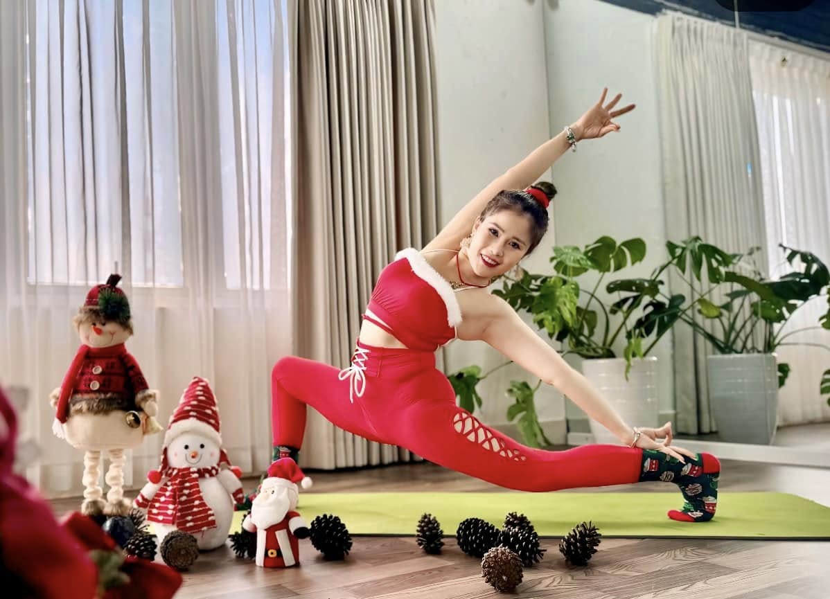 [???] Shakti Yoga Hà Nội – Số 1 về đào tạo HLV Yoga ? Top1Yoga ??‍♀️ Cô gái tập yoga bên cây thông Noel, tận hưởng Giáng Sinh bình yên và tràn đầy năng lượng.
#Shaktiyogahanoi
#flowbyshaktivuha
#shaktiflow
#shaktiyoga
#yoga
 , shares-0✔️ , likes-30❤️️ , date-2024-12-24 21:49:48????????