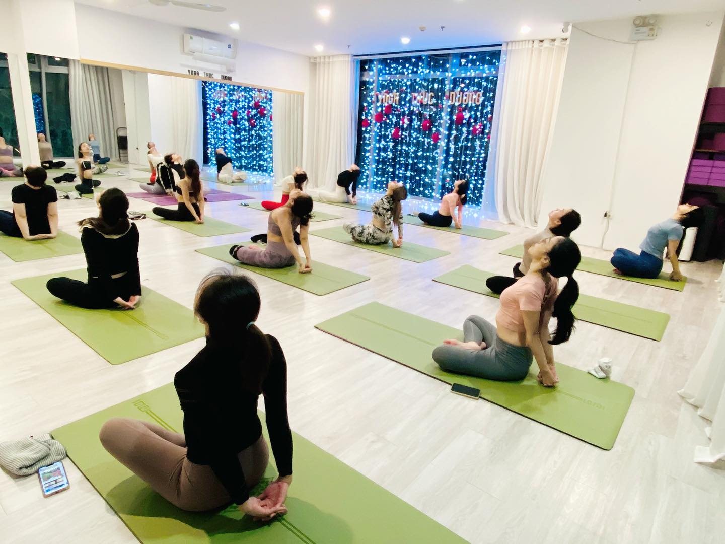 [🆕🇻🇳] Huyền Nguyễn Yoga 🧘 Top1Yoga 🤸🏻‍♀️ Trời lạnh như này, ai vẫn dậy sớm tập Yoga đều đặn xứng đáng có vạn người iu 

P/s: Tập Yoga mùa lạnh thì cả nhà nhớ tìm không gian kín gió và uống nước ấm , shares-0✔️ , likes-42❤️️ , date-2024-12-24 13:36:48🇻🇳🇻🇳🇻🇳📰🆕