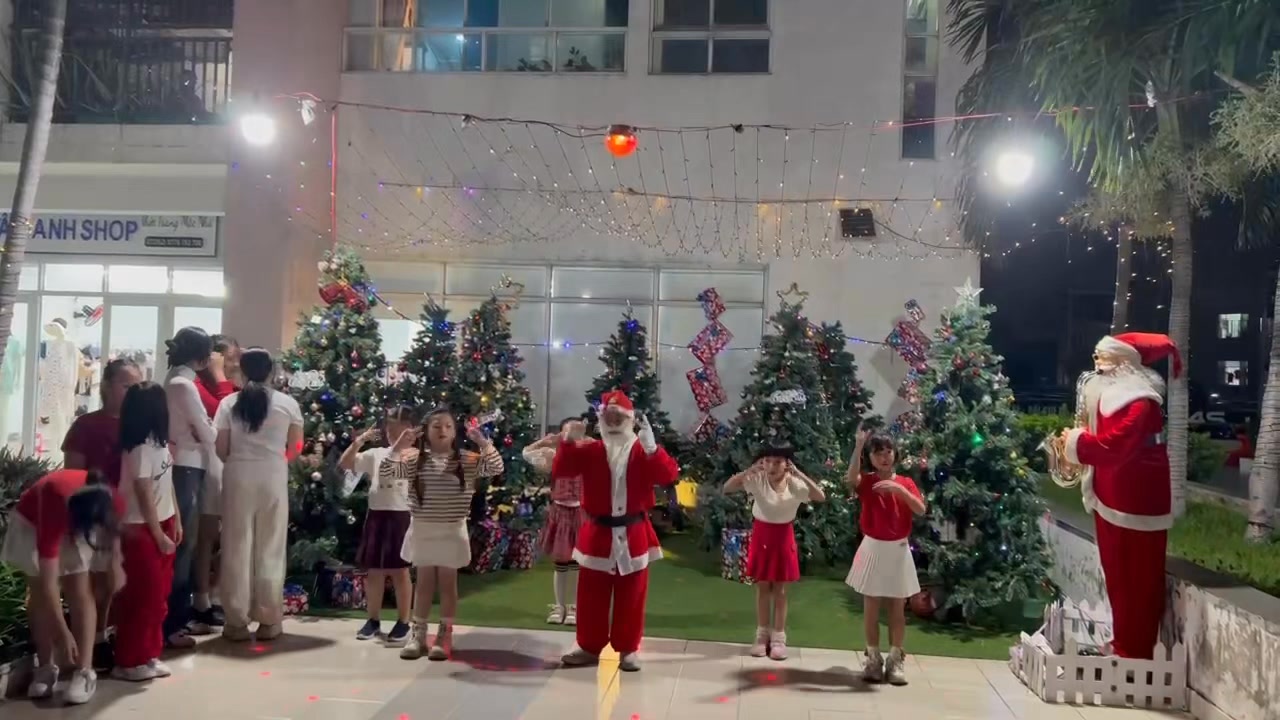 [🆕🇻🇳] Tố Trinh Yoga & Fitness  🧘 Top1Yoga 🤸🏻‍♀️ Giờ vẫn đọng lại những khoảnh khắc cùng các con tối hôm qua 
 CLB và các cô lun nổ lực để mỗi năm tạo cho các con những kỷ niệm cùng đồng hành với CLB To T , shares-0✔️ , likes-102❤️️ , date-2024-12-23 21:35:45🇻🇳🇻🇳🇻🇳📰🆕