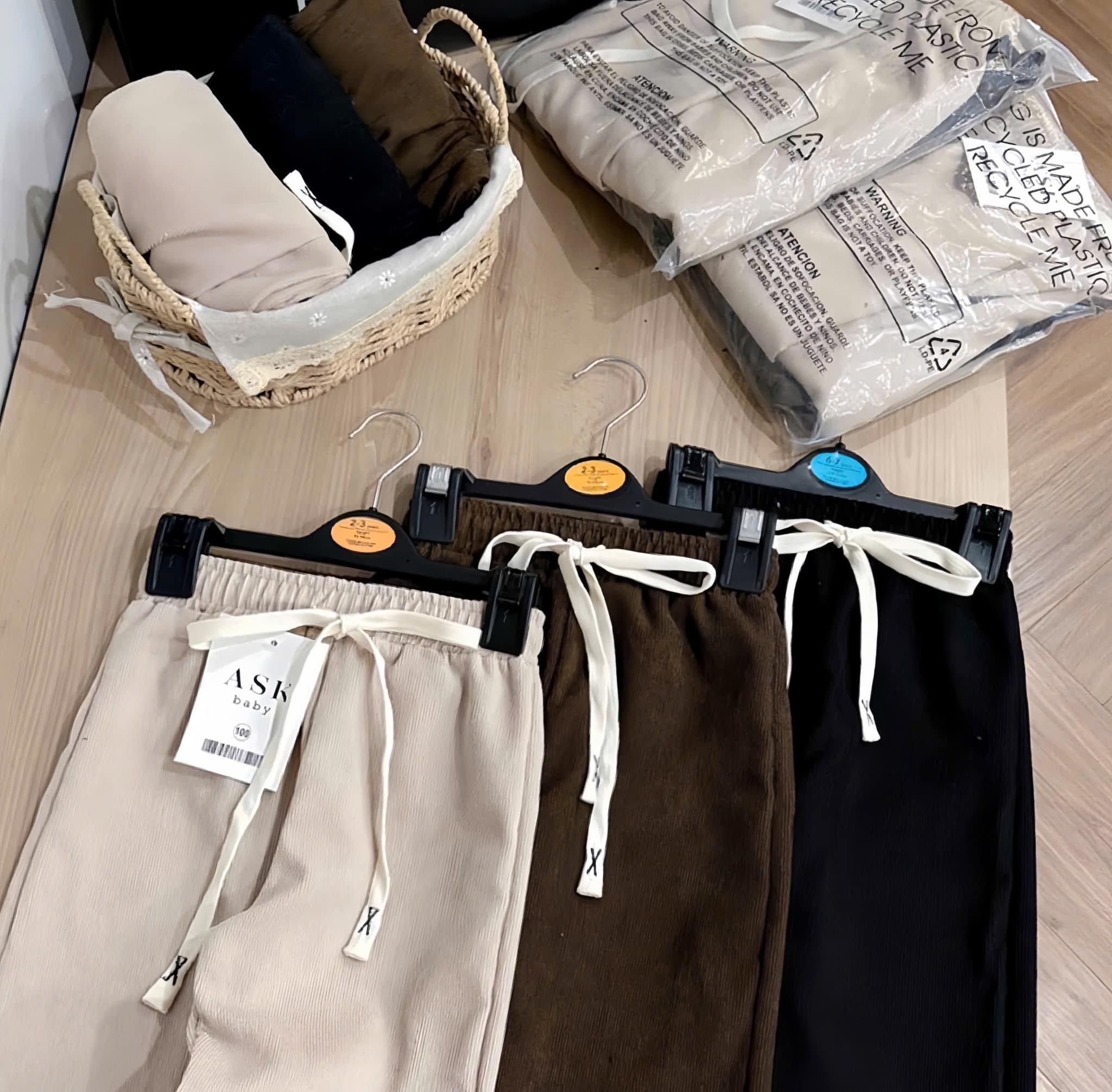 [🆕🇻🇳]  Hoài Thu Lâm Kids  chuyên quần áo trẻ em phong cách Hàn Quốc, từ 2-13 tuổi 🧑‍🧒❤️️👶⭐️  Áo khoác SALE lẻ size cuối mùa, hạ nấc cuối ạ
Size + giá sale em note dưới từng ảnh. Bé nào trúng size vợt giá rẻ lắm ạ. Trời lạnh còn dài lắm các bác ơii , shares-3✔️ , likes-36❤️️ , date-2024-12-30 20:21:34🇻🇳🇻🇳🇻🇳📰🆕