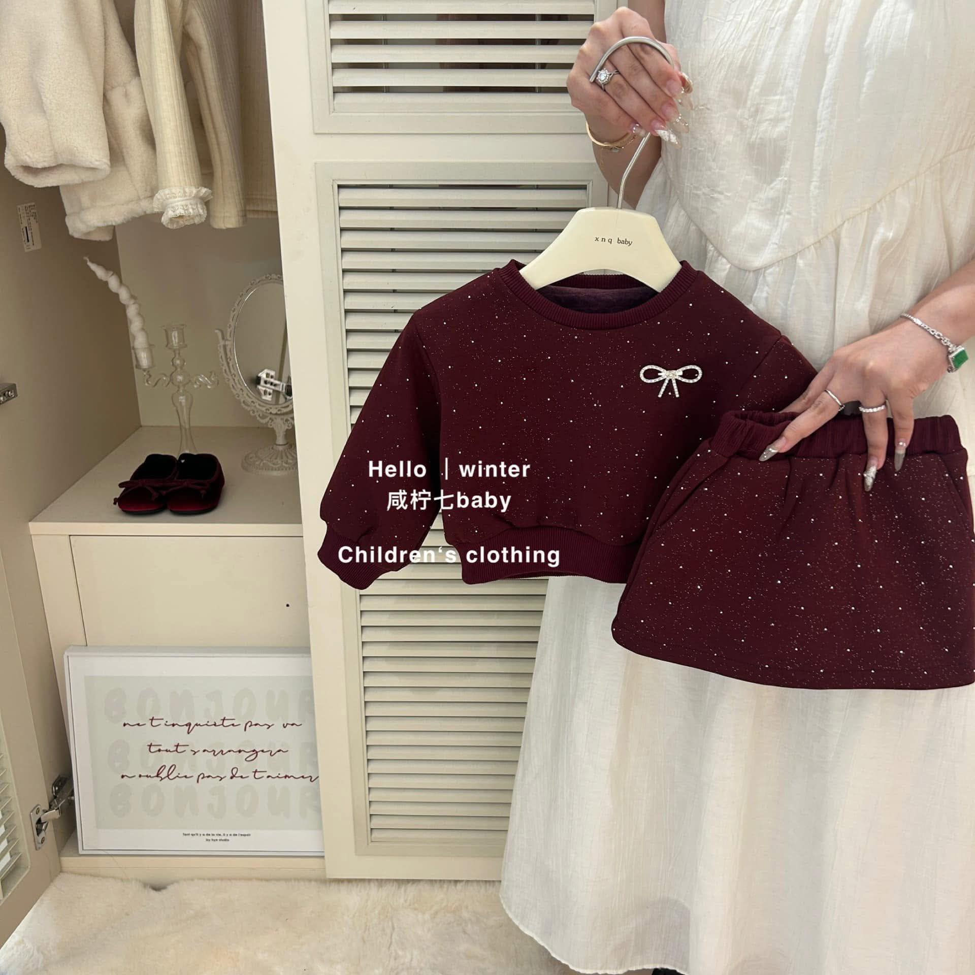 [🆕🇻🇳] BÉ CON Baby Shop – Thời trang trẻ em Sóc Trăng 🧑‍🧒❤️️👶⭐️ 𝐒𝐄𝐓 𝐀́𝐎 𝐃𝐀̀𝐈 𝐓𝐄̂́𝐓 𝐓𝐇𝐀𝐍𝐇 𝐓𝐑𝐔́𝐂
Size 80-130(10-23kg)

 Chất liệu lụa thêu cao cấp kết hợp cùng lụa ngọc trai mướt mịn 
 Thiết kế áo dài bé trai cổ trụ xẻ tà , shares-0✔️ , likes-3❤️️ , date-2024-12-30 03:35:35🇻🇳🇻🇳🇻🇳📰🆕