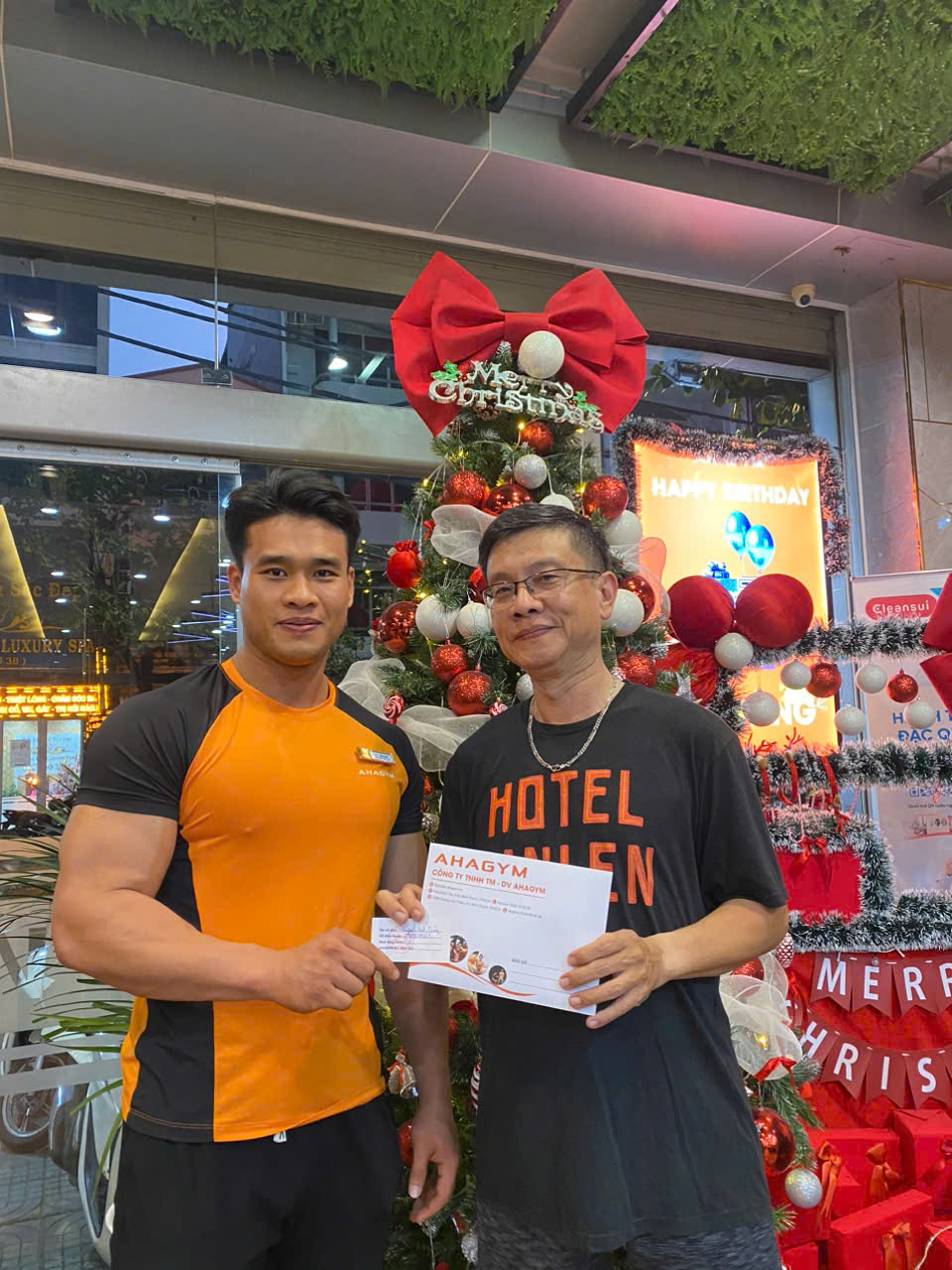 [🆕🇻🇳] Yoga Sức Sống Mới 🧘 Top1Yoga 🧘 Một năm vừa qua, có nắng có mưa, có vui có buồn và thấy mình đang sống khoẻ mạnh, thế là đủ rồi. 

Cám ơn 2024 và chào đón tân niên 2025! 

#yogasucsongmoi , shares-0✔️ , likes-10❤️️ , date-2024-12-31 17:17:17🇻🇳🇻🇳🇻🇳📰🆕