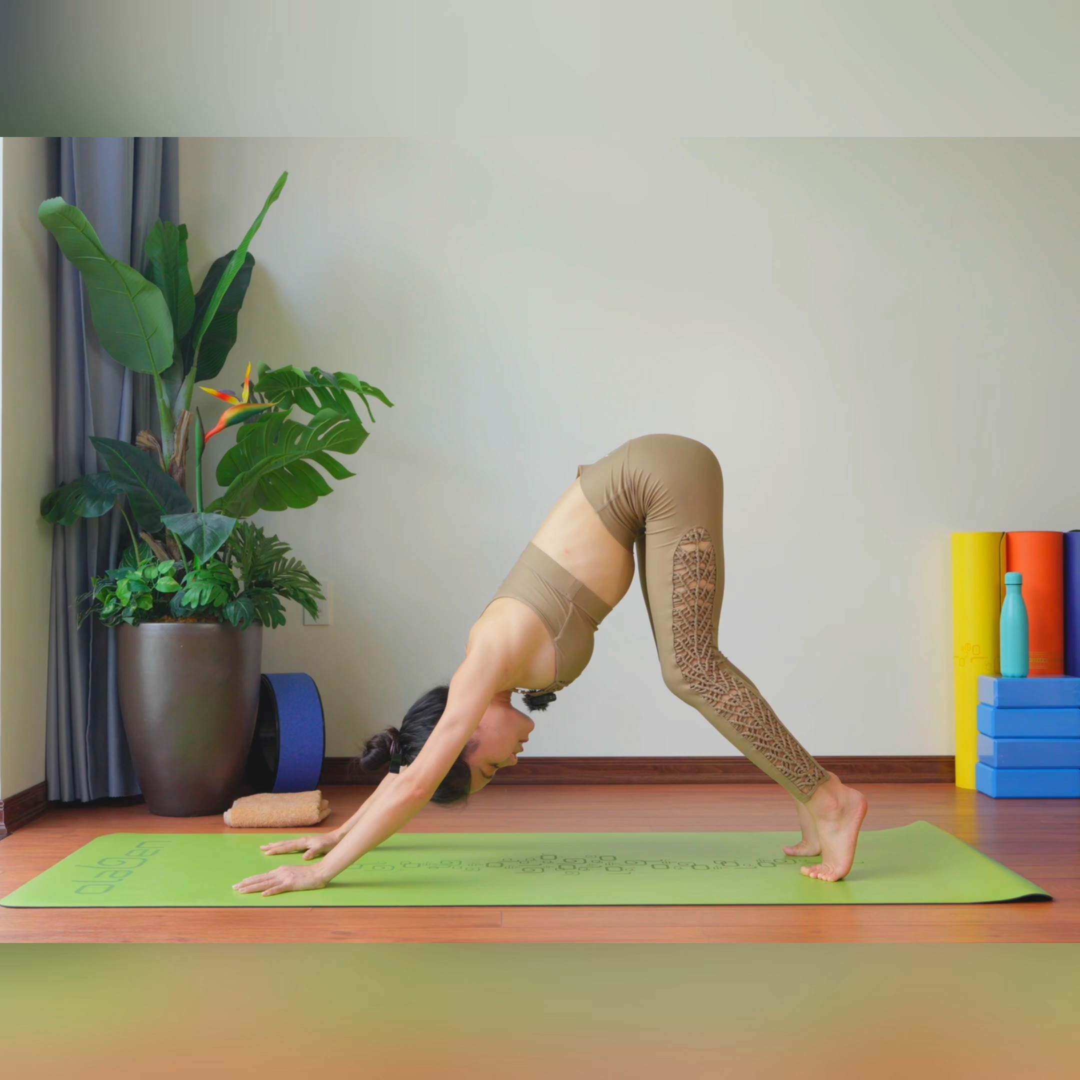 [🆕🇻🇳] Shriyoga – SATCHITANANDA – THỰC TẠI – Ý THỨC – PHÚC LẠC 🧘 Top1Yoga 🧘 THE FIRST YOGA POSE OF THE YEAR 2025

Purvottanasana (Eastern Stretch Pose):

Tư thế này nhắc nhở chúng ta về khả năng vươn lên, vượt qua khó khăn, và kết  , shares-0✔️ , likes-68❤️️ , date-2025-01-01 21:32:46🇻🇳🇻🇳🇻🇳📰🆕