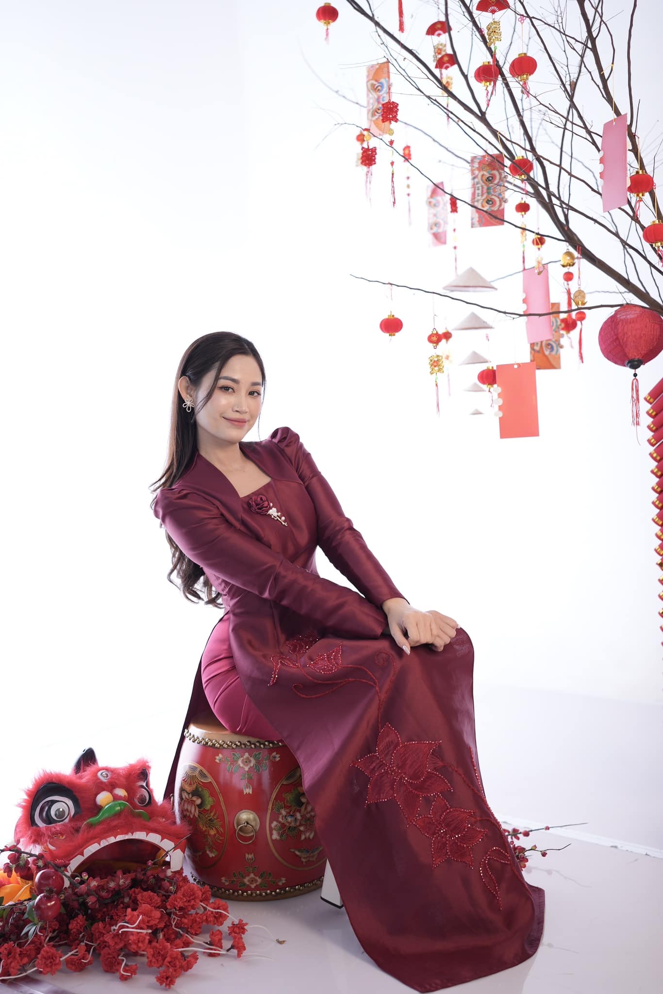 [🆕🇻🇳] Yoga Quỳnh Phạm – Chia sẻ kiến thức, kinh nghiệm luyện tập về yoga 🧘 Top1Yoga 🧘 Mỗi lần cứ độ Xuân sang.
Đào, Mai đua sắc dịu dàng đón xuân.
      Em ngồi lòng cứ bâng khuâng.
Mở ảnh năm trước ngỡ Xuân đang về..
 , shares-0✔️ , likes-134❤️️ , date-2024-12-31 16:28:15🇻🇳🇻🇳🇻🇳📰🆕