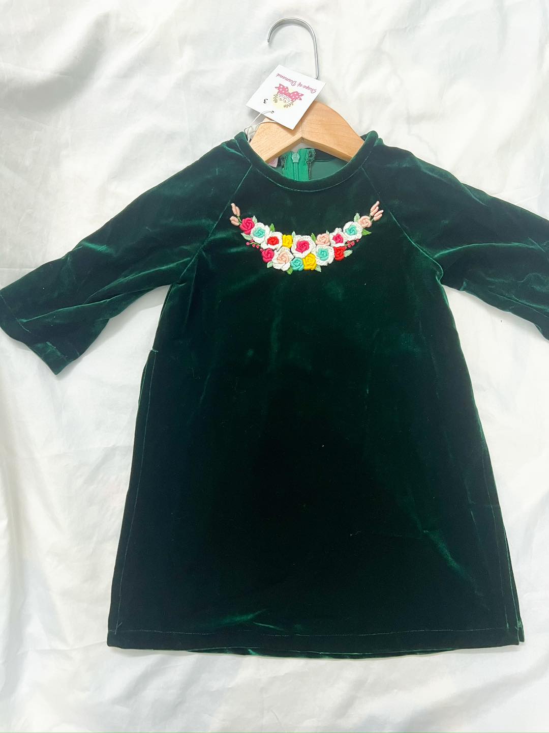 [🆕🇻🇳]  Sweetie by Josie – Thời trang cho bé 🧑‍🧒❤️️👶⭐️  Tết đến xuân về trăm hoa đua nở đón nhiều yêu thương ngập tràn
 Bé dịu dàng trong chiếc áo dài xinh đón lộc may mắn nhé
Shop lẻ size sale 140k/bộ
Size 3:  , shares-1✔️ , likes-0❤️️ , date-2025-01-01 03:04:07🇻🇳🇻🇳🇻🇳📰🆕