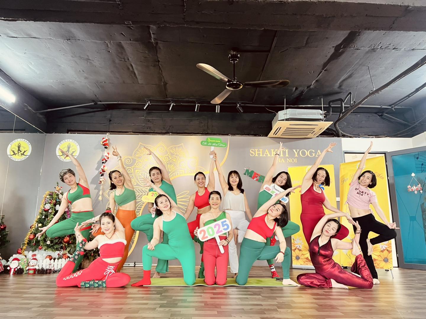 [???] Shakti Yoga Hà Nội – Số 1 về đào tạo HLV Yoga ? Top1Yoga ??‍♀️ Chị em nhà Shakti rực rỡ chào 2025  #YogaWithMusic #shaktiflow #flowbyshaktivuha #shaktiyoga #YogaTrịLiệu #NewTrend #yoga
 , shares-0✔️ , likes-20❤️️ , date-2025-01-01 07:00:38????????