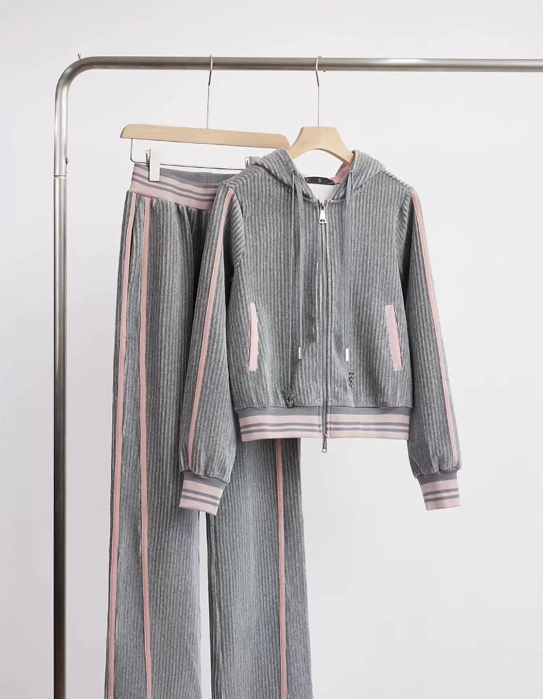 [🆕🇻🇳] Khả Ngân Sport – Chuyên Đồ Tập Thiết Kế Cao Cấp 🧘 Top1Yoga 🧘 Em ngân về thêm set nỉ cho chị em diện tết ! Cứ gọi là sang chảnh lắm ah ! 
Chất mềm rủ siêu sang !
 , shares-1✔️ , likes-7❤️️ , date-2025-01-02 17:36:26🇻🇳🇻🇳🇻🇳📰🆕