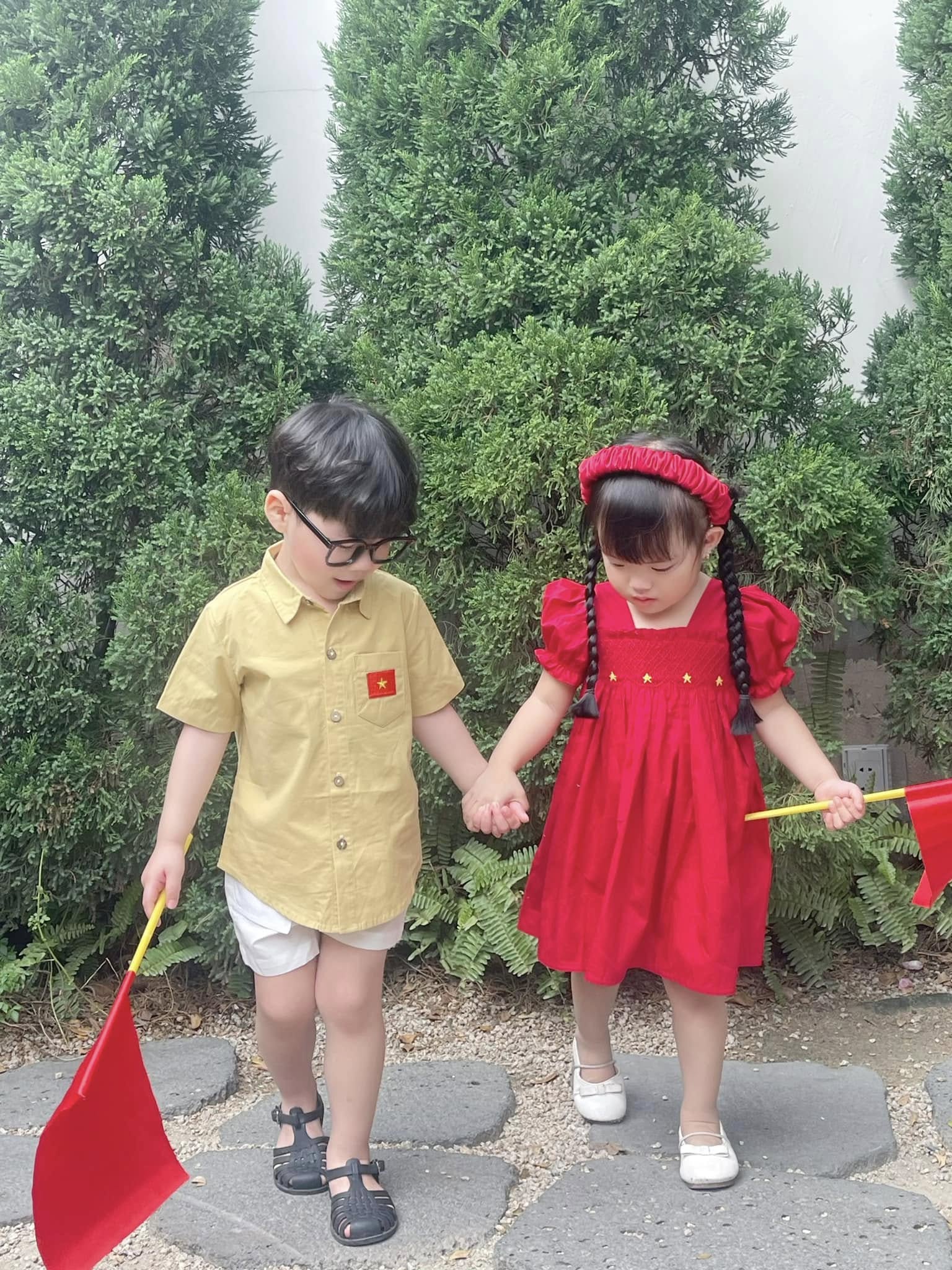 [???]  Khánh Chi Kids – Quần Áo Trẻ Em Quảng Châu ?‍?❤️️?⭐️ Xinh sỉu e về duy nhất 1 màu nâu cực kì tây tôn da cho bé 
____zj5 sz 5/13 Qc
sỉ add Zalo 0963381993
Địa chỉ quầy :NDH 06 bãi xe Vĩnh phát
 , shares-0✔️ , likes-0❤️️ , date-2025-01-05 15:52:04????????