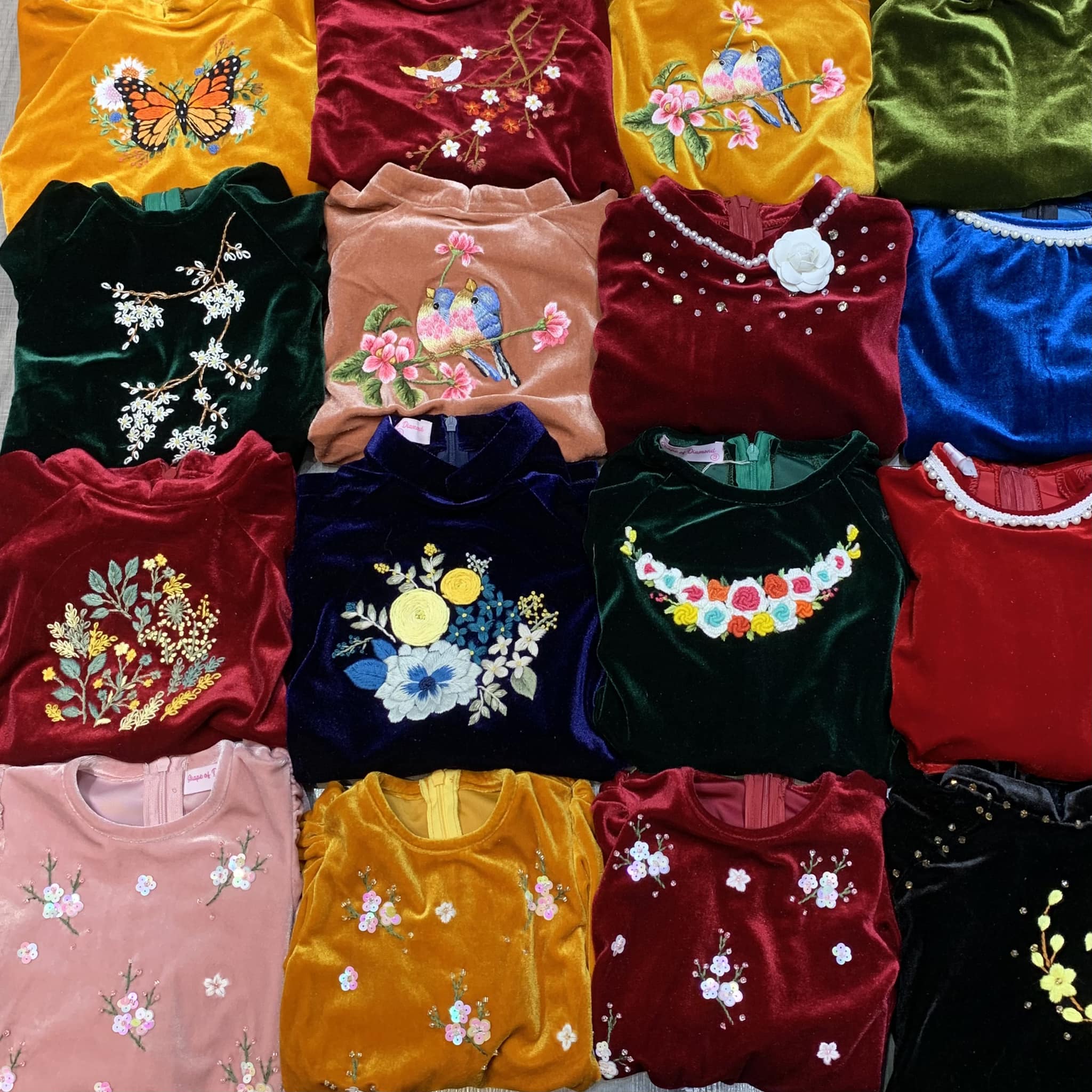 [🆕🇻🇳]  Sweetie by Josie – Thời trang cho bé 🧑‍🧒❤️️👶⭐️  Rực rỡ như ánh nắng xuân 
 Sét cách tân hoa đào nhí trên ánh vàng luôn làm bé tỏa sáng mùa Tết năm nay
Bảng size tham khảo
Size 0: 6-8kg
Size 1: 8-10kg
Si , shares-1✔️ , likes-1❤️️ , date-2025-01-04 01:40:25🇻🇳🇻🇳🇻🇳📰🆕