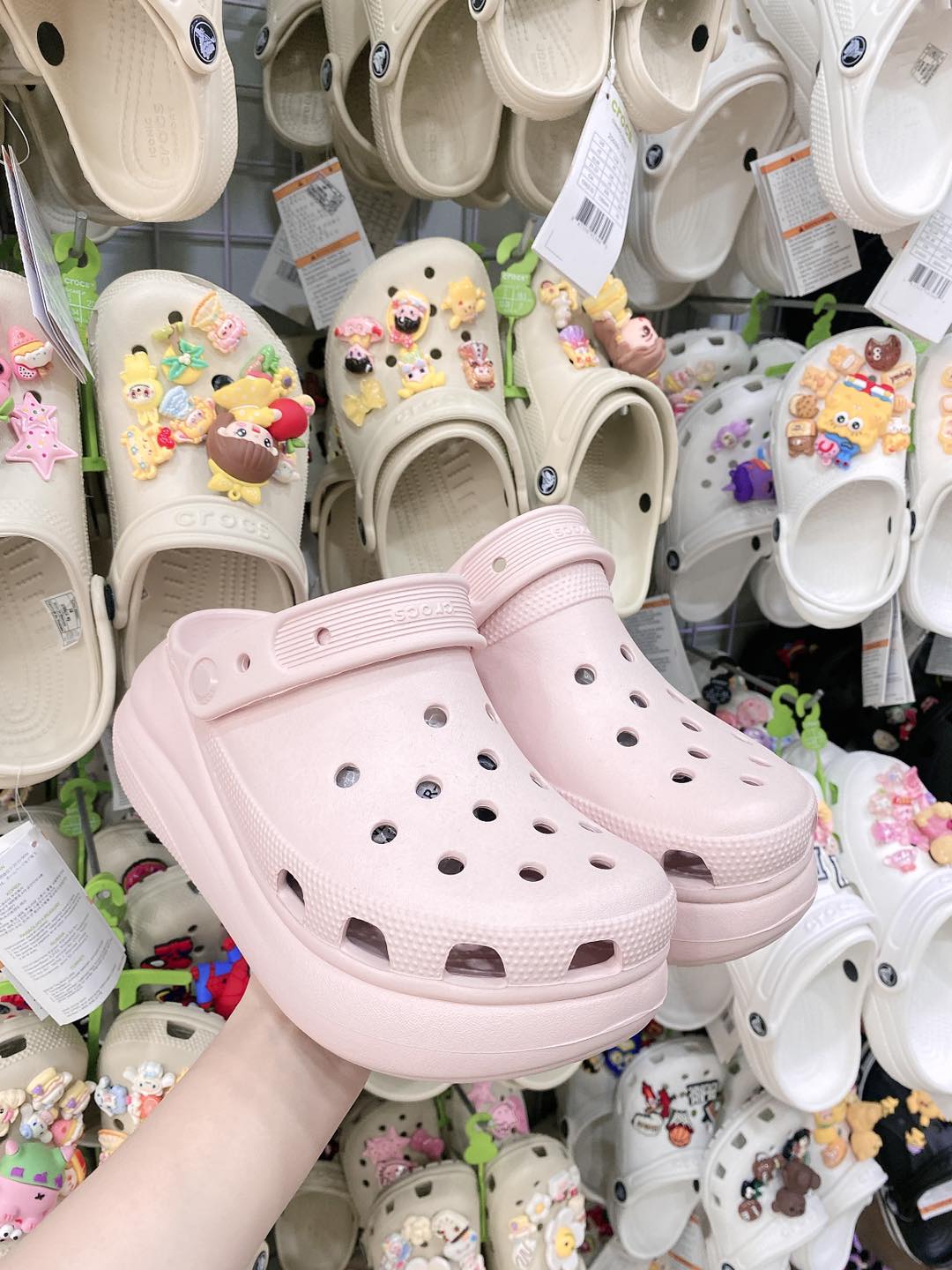 [🆕🇻🇳]  Aiko Kids – Thời Trang Cho Bé – Cửa hàng chuyên dép sục, giày lười và phụ kiện, charm gắn dép 🧑‍🧒❤️️👶⭐️ 𝐌ộ𝐭 𝐧ụ 𝐜ườ𝐢 𝐛ằ𝐧𝐠 𝐦ườ𝐢 𝐭𝐡𝐚𝐧𝐠 𝐭𝐡𝐮ố𝐜 𝐛ổ
Giày 𝐱𝐢𝐧𝐡 𝐭𝐡ế 𝐧à𝐲 𝐦ẹ đã đổ 𝐡𝐚𝐲 chưa 
Come backk nhaa mẹ 
 , shares-0✔️ , likes-3❤️️ , date-2025-01-08 22:59:57🇻🇳🇻🇳🇻🇳📰🆕