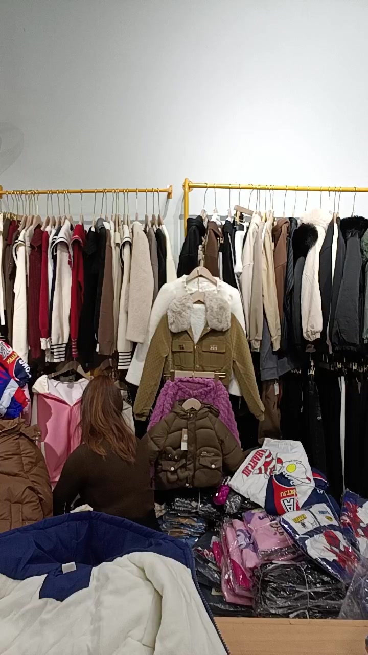 [🆕🇻🇳] Shop Bin&Bon Made in Việt Nam, Cambodia 😎❤️️⭐️ Túi thay đổi bao bì. Phiên bản Tết nha
2 gói này đủ ăn tết luôn
KHÁCH EM CHẮC THÍCH LOẠI NÀY

Lên nào chị emmm 
Chỉ còn vài chiếc cuối tuần nữa là đến Tết  , shares-0✔️ , likes-1❤️️ , date-2025-01-10 05:03:21🇻🇳🇻🇳🇻🇳📰🆕