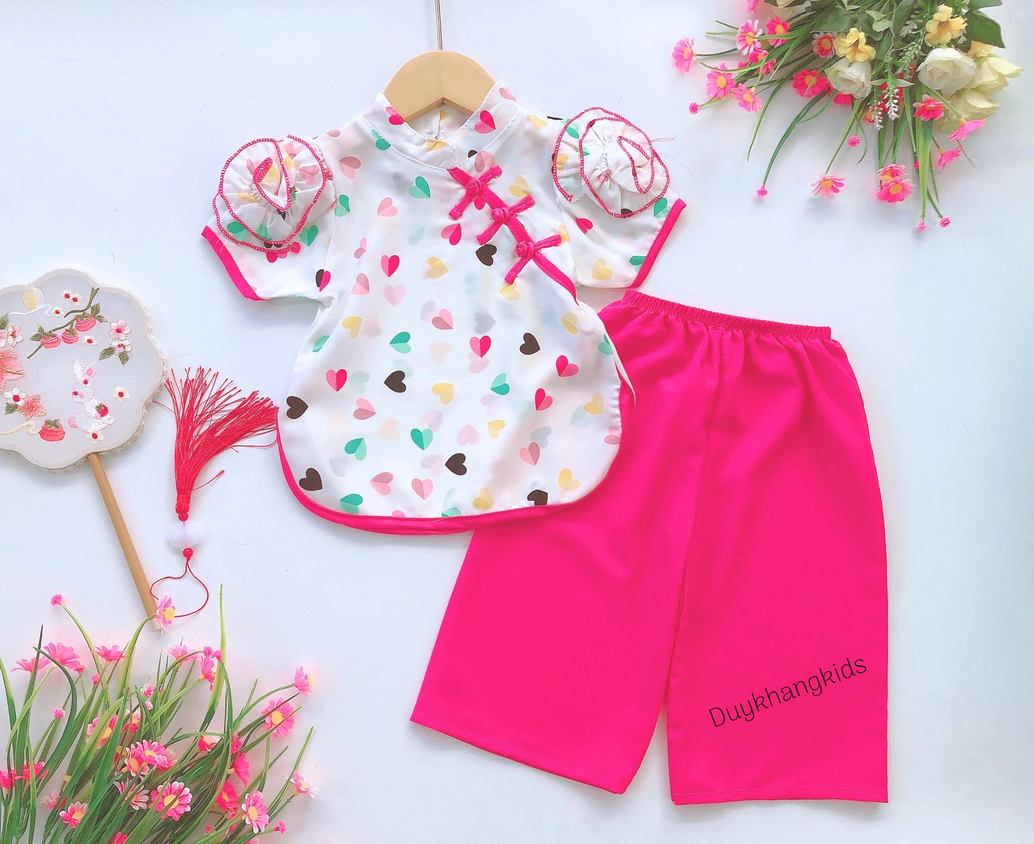 [🆕🇻🇳] Duy khang shop – Shop chuyên mua bán quần áo trẻ em giá rẻ 🧑‍🧒❤️️👶⭐️ Bộ cổ tàu lụa mango quần dài ống rộng￼
Bé 8 đến 17 ký 
35k 1 bộ
 , shares-0✔️ , likes-16❤️️ , date-2025-01-11 02:45:31🇻🇳🇻🇳🇻🇳📰🆕