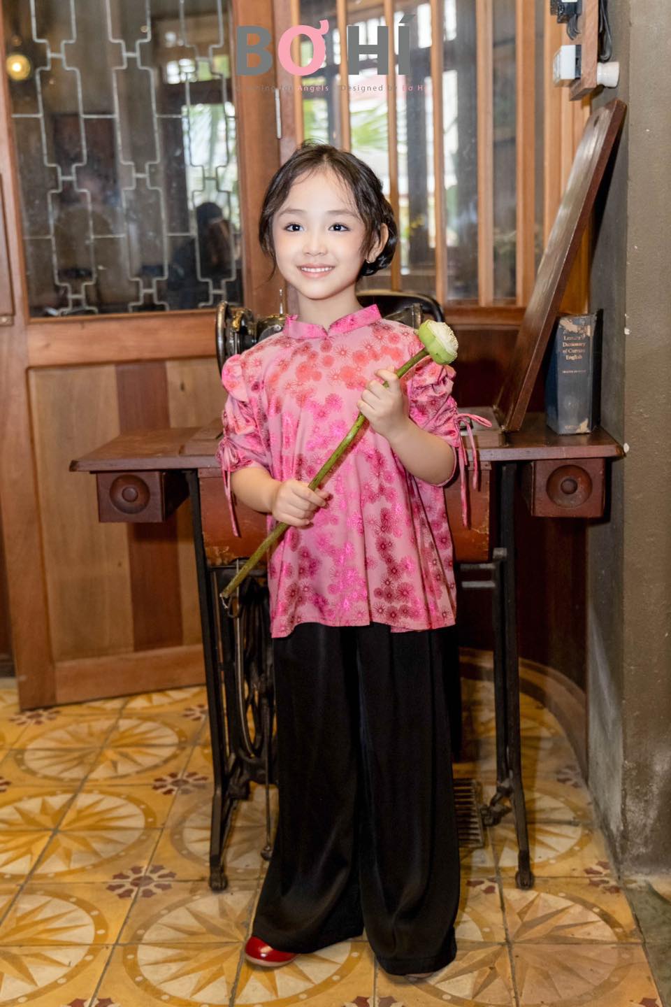 [???]  Khánh Chi Kids – Quần Áo Trẻ Em Quảng Châu ?‍?❤️️?⭐️ Chân váy tu tu siêu xinh sẵn 2 màu Hồng đậm,nhạt 
sale toàn bộ hàng Qc
Sỉ add Zalo e áp nhóm xem mẫu 
0963381993
địa chỉ quầy NDH 06 bãi xe Vĩnh phát
bán s , shares-0✔️ , likes-0❤️️ , date-2025-01-11 22:02:44????????