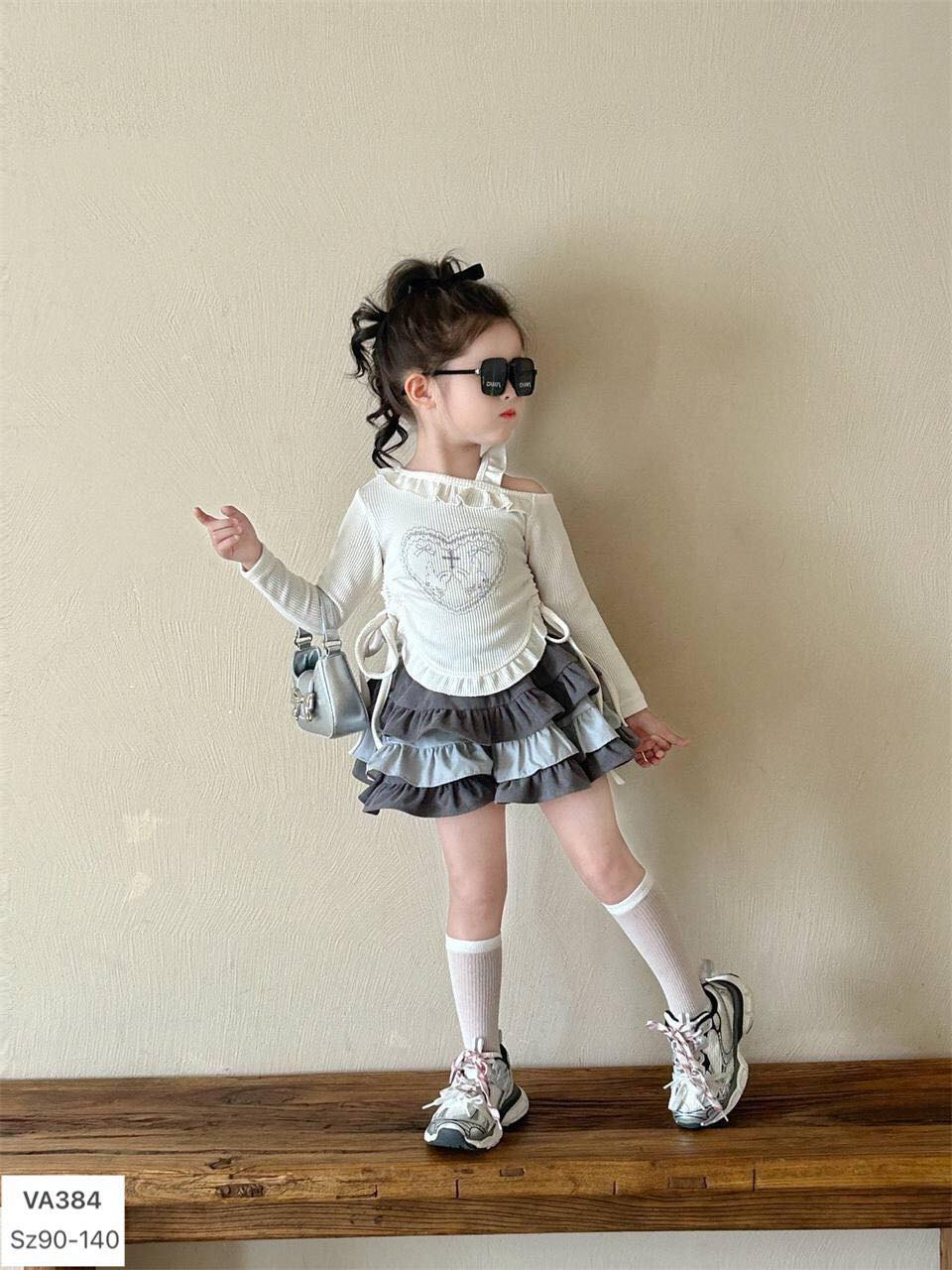 [🆕🇻🇳] THẾ GIỚI KIDS – THIÊN ĐƯỜNG CỦA MẸ VÀ BÉ 😎❤️️⭐️ Set váy xinh cá tính cho bé yêu  
Sẵn set size 90(11-13kg)
Giá 420k sale 350k
 , shares-0✔️ , likes-0❤️️ , date-2025-01-13 17:32:36🇻🇳🇻🇳🇻🇳📰🆕