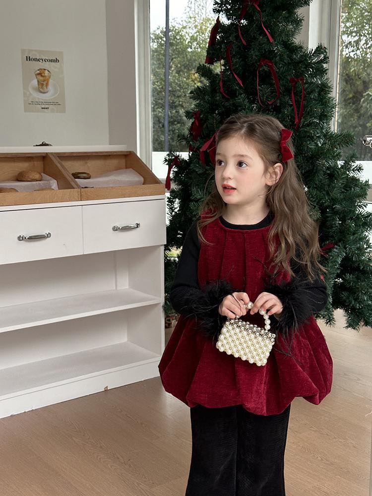 [???]  BABY SHOP – thời trang trẻ em  ?‍?❤️️?⭐️ SET VÁY BÉ GÁI
Chất nỉ mịn đẹp, áo phối cổ sơ mi sang chảnh
Size:25-50kg
Giá :475.000k
 , shares-1✔️ , likes-4❤️️ , date-2025-01-10 17:04:37????????