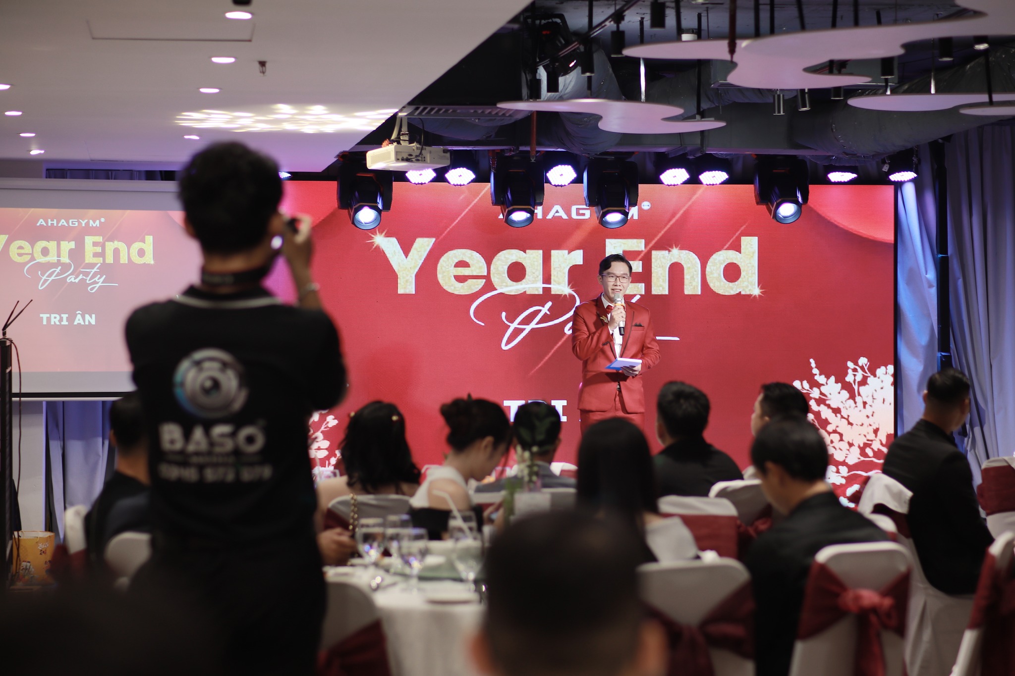 [🆕🇻🇳]  Ahagym Bùi Đình Tuý  ? Top1Yoga ??‍♀️ YEAR END PARTY 2024 – KẾT NỐI & TRI ÂN 

Hành trình năm 2024 khép lại bằng một đêm Year End Party đầy cảm xúc và tràn ngập năng lượng. Đây là dịp để tất cả , shares-0✔️ , likes-7❤️️ , date-2025-01-14 16:54:16🇻🇳🇻🇳🇻🇳📰🆕