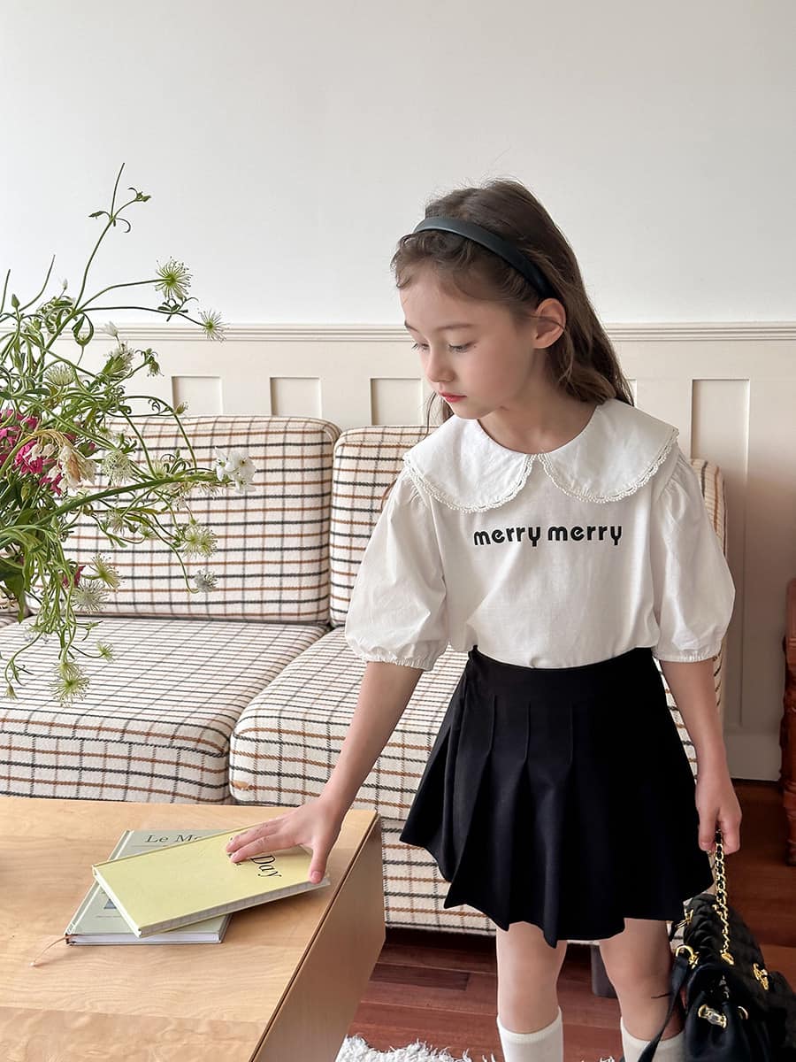 [🆕🇻🇳] Bắp Xinh Shop – Thời Trang Của Bé 🧑‍🧒❤️️👶⭐️ Mẫu áo dài chất liệu Taffta cao cấp cho bé trai vừa lên kệ Bắp Xinh 
Chất liệu Taffta lên phom rất đẹp, độ bóng mịn mang đến vẻ thanh lịch cho bé
Size 2-11 , shares-1✔️ , likes-8❤️️ , date-2025-01-14 22:28:34🇻🇳🇻🇳🇻🇳📰🆕