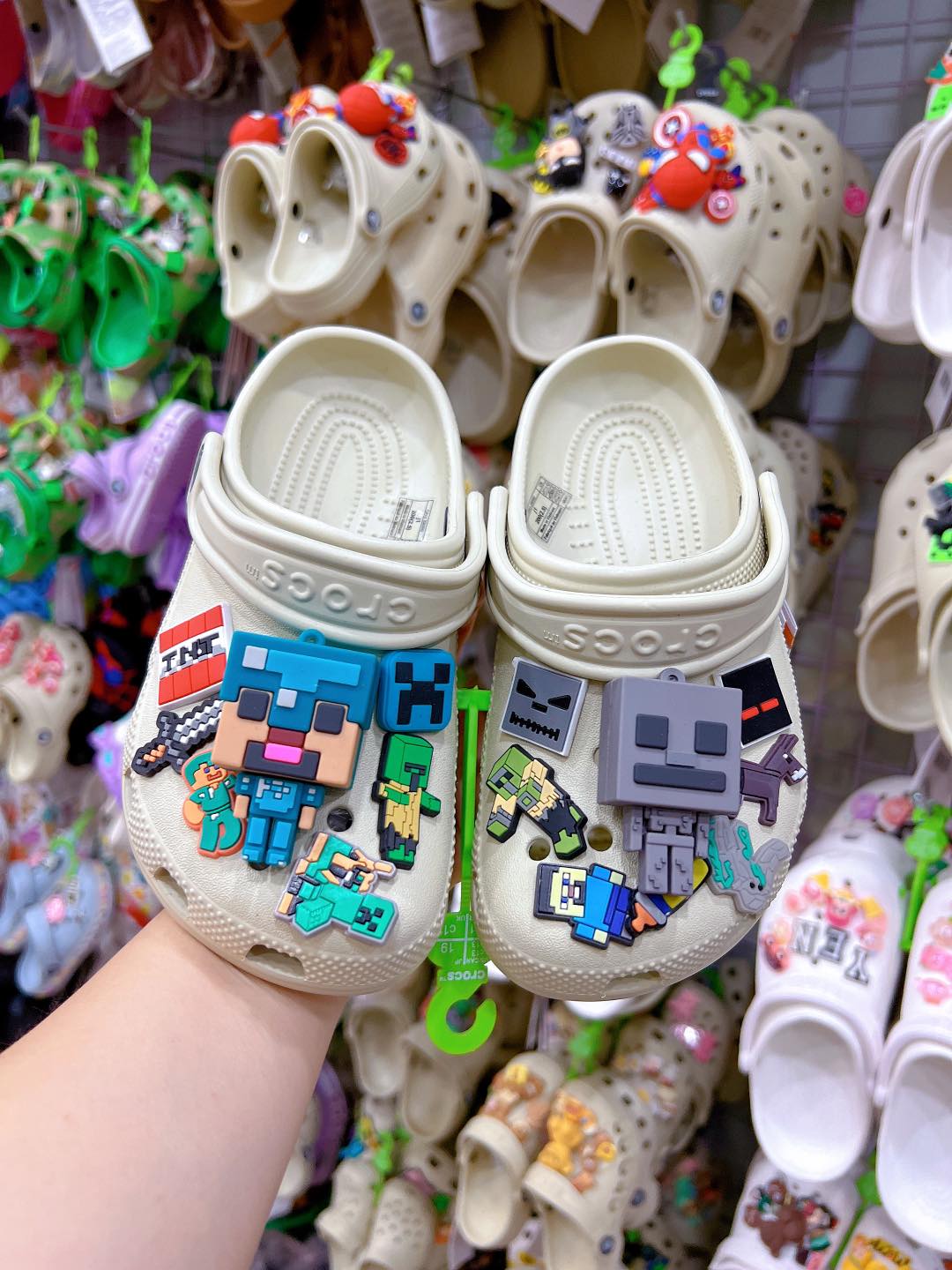 [🆕🇻🇳]  Aiko Kids – Thời Trang Cho Bé – Cửa hàng chuyên dép sục, giày lười và phụ kiện, charm gắn dép 🧑‍🧒❤️️👶⭐️ Tổng hợp các mẫu be trai 
2xx-3xx tuy mẫu 
Tu Size 24-35
 , shares-2✔️ , likes-3❤️️ , date-2025-01-14 21:40:22🇻🇳🇻🇳🇻🇳📰🆕