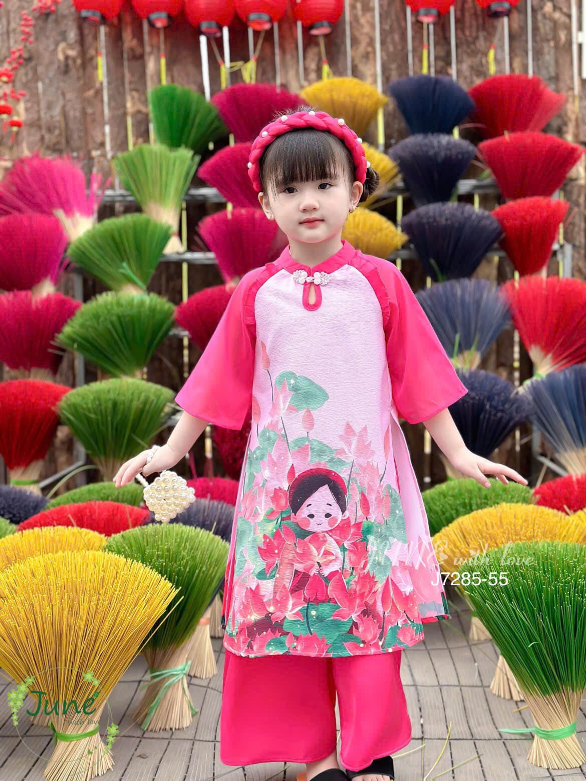 [???]  Thời trang trẻ em Zinzin Kid’s  ?‍?❤️️?⭐️ Áo dài SEN với nét đẹp truyền thống, cực xinh – đậm chất Việt Nam trong BST áo dài Tết 2025
Thiết kế vẫn giữ nét đẹp truyền thống của tà áo dài Việt Nam, c , shares-0✔️ , likes-0❤️️ , date-2025-01-16 15:48:16????????