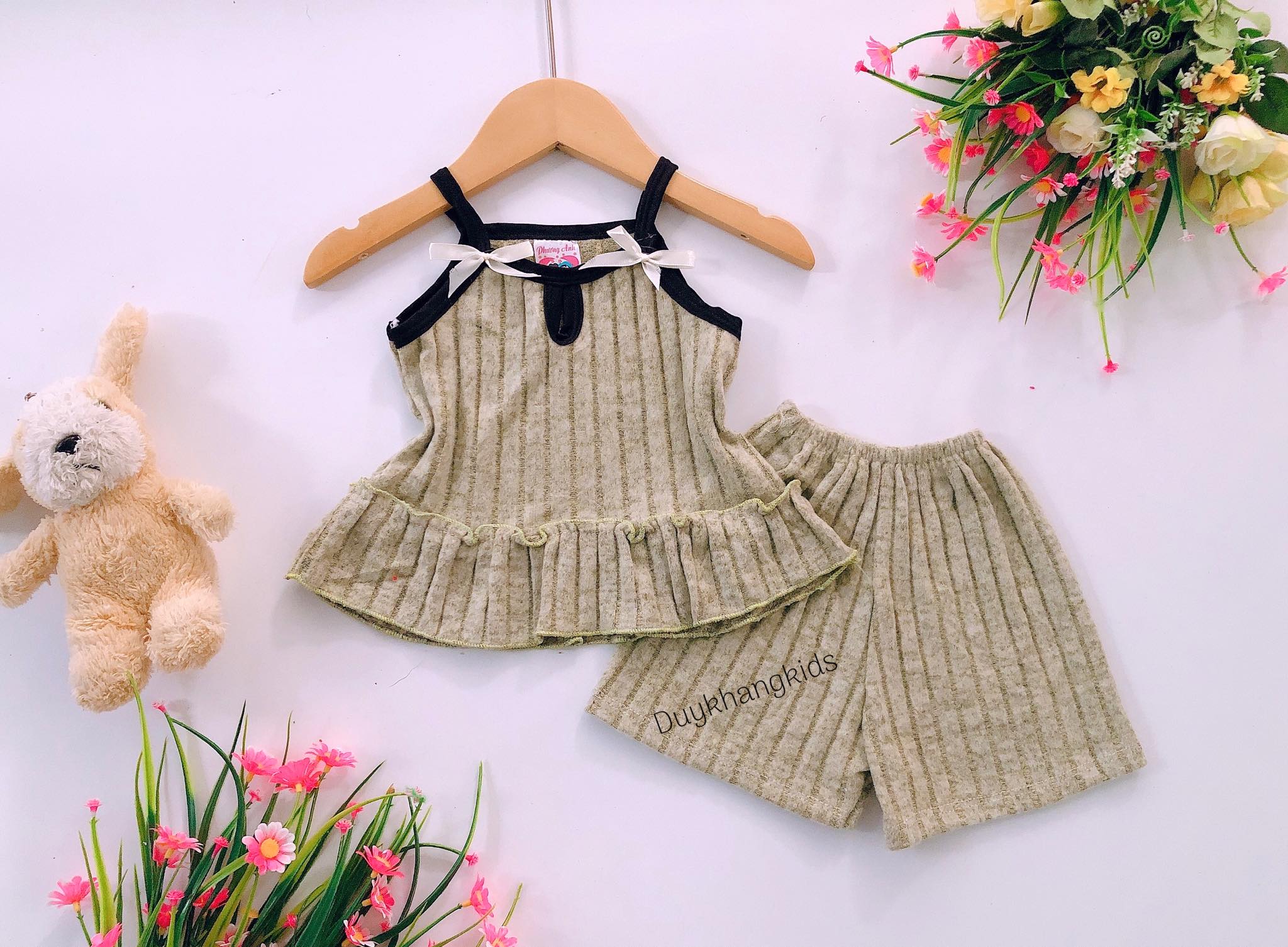 [🆕🇻🇳] Duy khang shop – Shop chuyên mua bán quần áo trẻ em giá rẻ 🧑‍🧒❤️️👶⭐️ Ngắn áo dây 
Chất vải thun co giãn mềm mát￼
Bé 7 đến 15 ký 
35k 1 bộ
 , shares-1✔️ , likes-59❤️️ , date-2025-01-16 02:32:27🇻🇳🇻🇳🇻🇳📰🆕