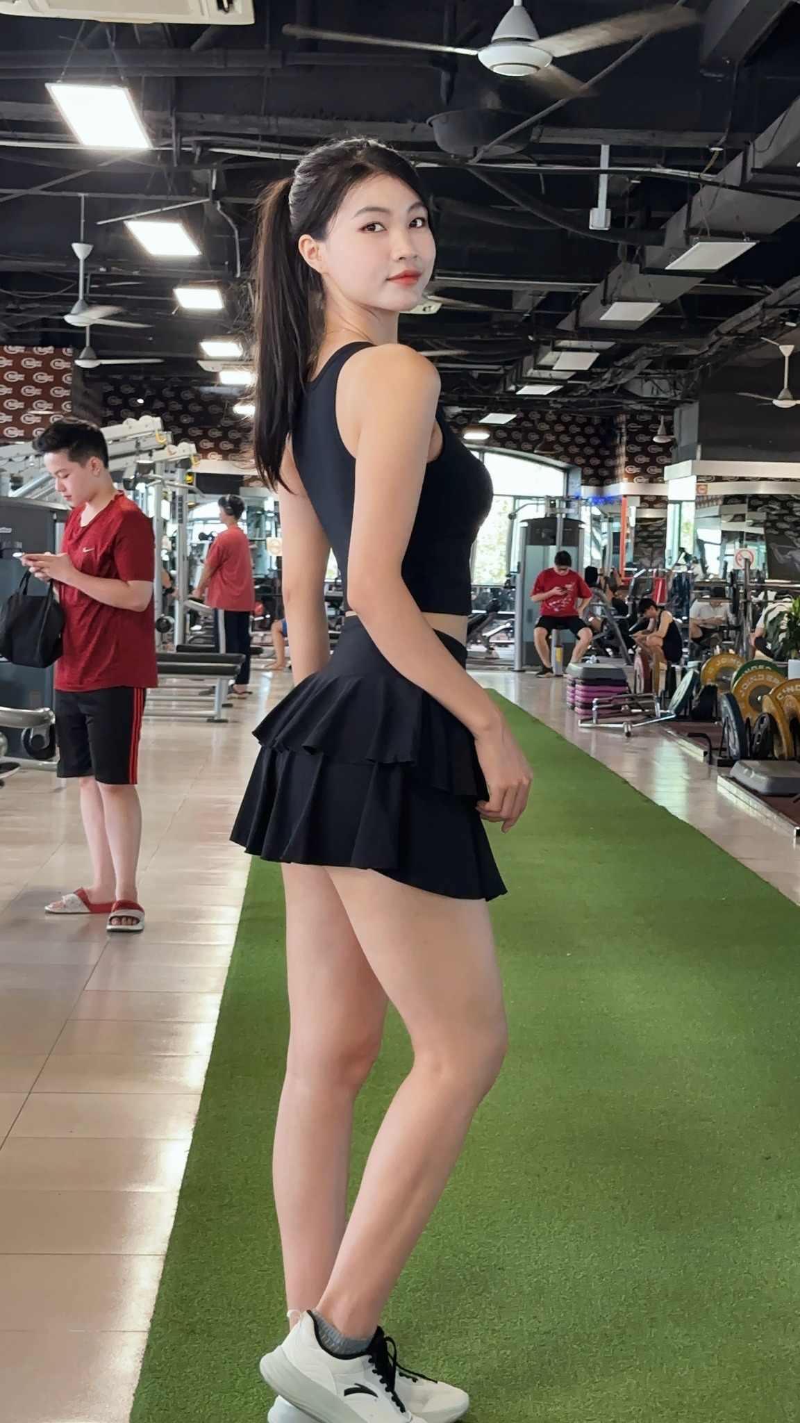 [🆕🇻🇳] Tuấn HD đồ tập cao cấp 👕 Top1Fashion 👗  Có mỗi việc chọn quần áo gì đi tập thôi mà cũng mất cả tiếng đồng hồ.

Có sẵn em áo tank với chân váy này là yên tâm. Cứ hôm nào bí là diện em nó thôi! Siê , shares-0✔️ , likes-1❤️️ , date-2025-01-19 02:00:09🇻🇳🇻🇳🇻🇳📰🆕