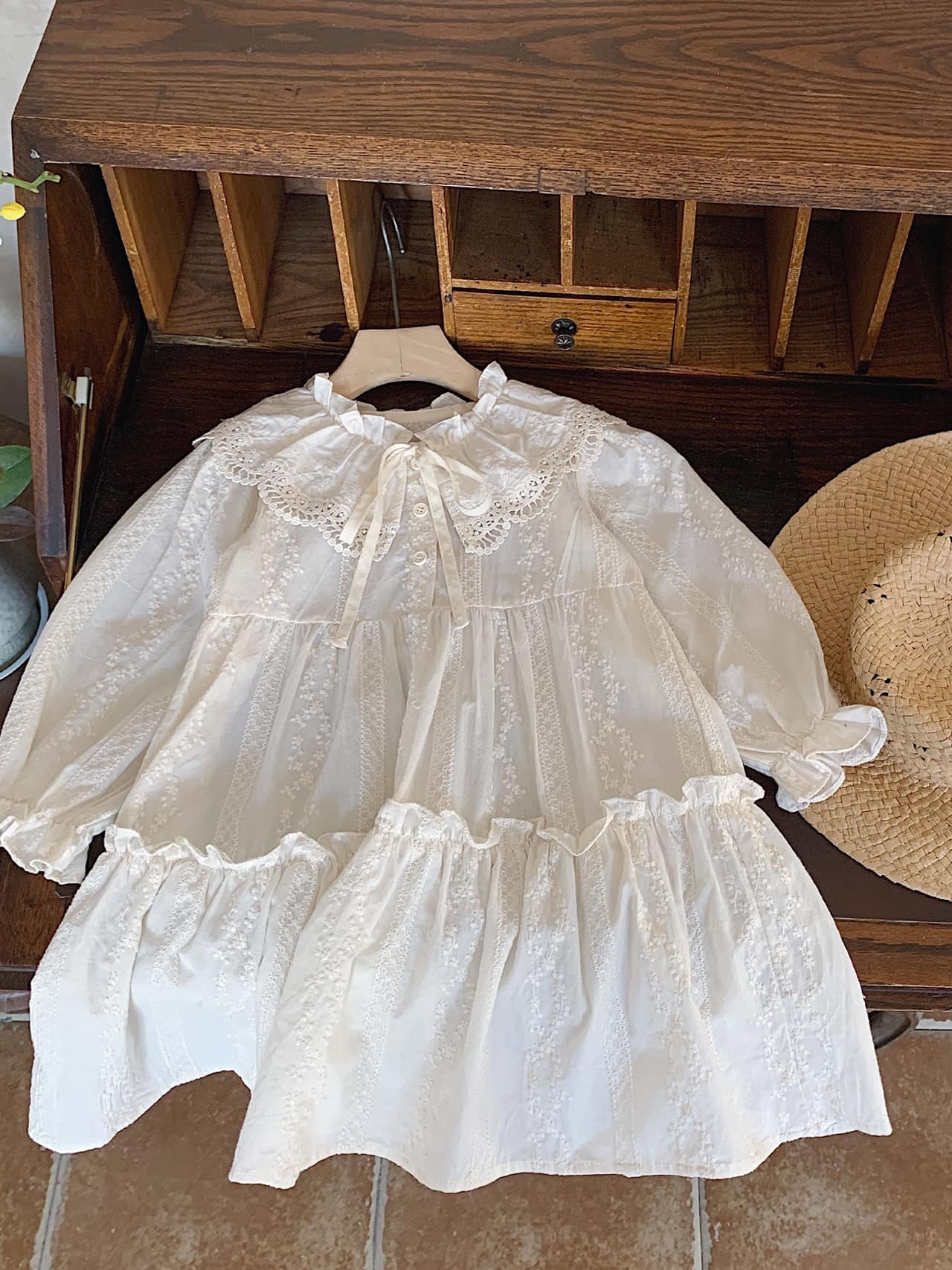 [???]  Bấy bì Clothing – ROSE épines ?‍?❤️️?⭐️ Áo sơ mi kẻ (609k -> 219k)
 ÁO SƠ MI KẺ – CỰC CHẤT CHO BÉ TRAI
 Giá gốc: 609k – SALE CHỈ CÒN: 219k!
 Size: 5Y (bé 18-20kg).

 Đặc điểm nổi bật:

Chất liệu  , shares-0✔️ , likes-0❤️️ , date-2025-01-20 02:30:03????????