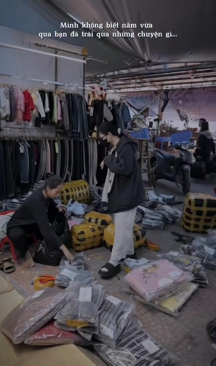 [???]  Khánh Chi Kids – Quần Áo Trẻ Em Quảng Châu ?‍?❤️️?⭐️ QUẦY HÀNG E KHÁNH CHI KIDS  CHỢ NINH HIỆP  CHÍNH THỨC NGHỈ TẾT TỪ NGÀY HNAY CÁC C NHÉ 
1 NĂM QUA BÊN E CHÂN THÀNH CẢM ƠN CÁC C ,CÁC E ĐÃ LUÔN ĐỒNG HÀNH VÀ  , shares-0✔️ , likes-0❤️️ , date-2025-01-25 23:37:44????????