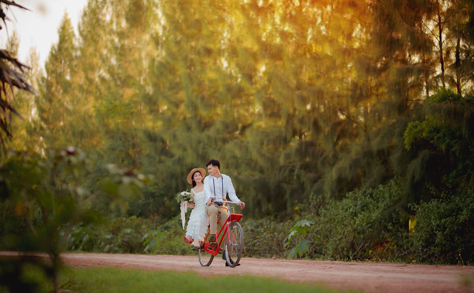 Chụp ảnh couple Tết 2025 "sang, xịn, mịn" tại Đà Lạt