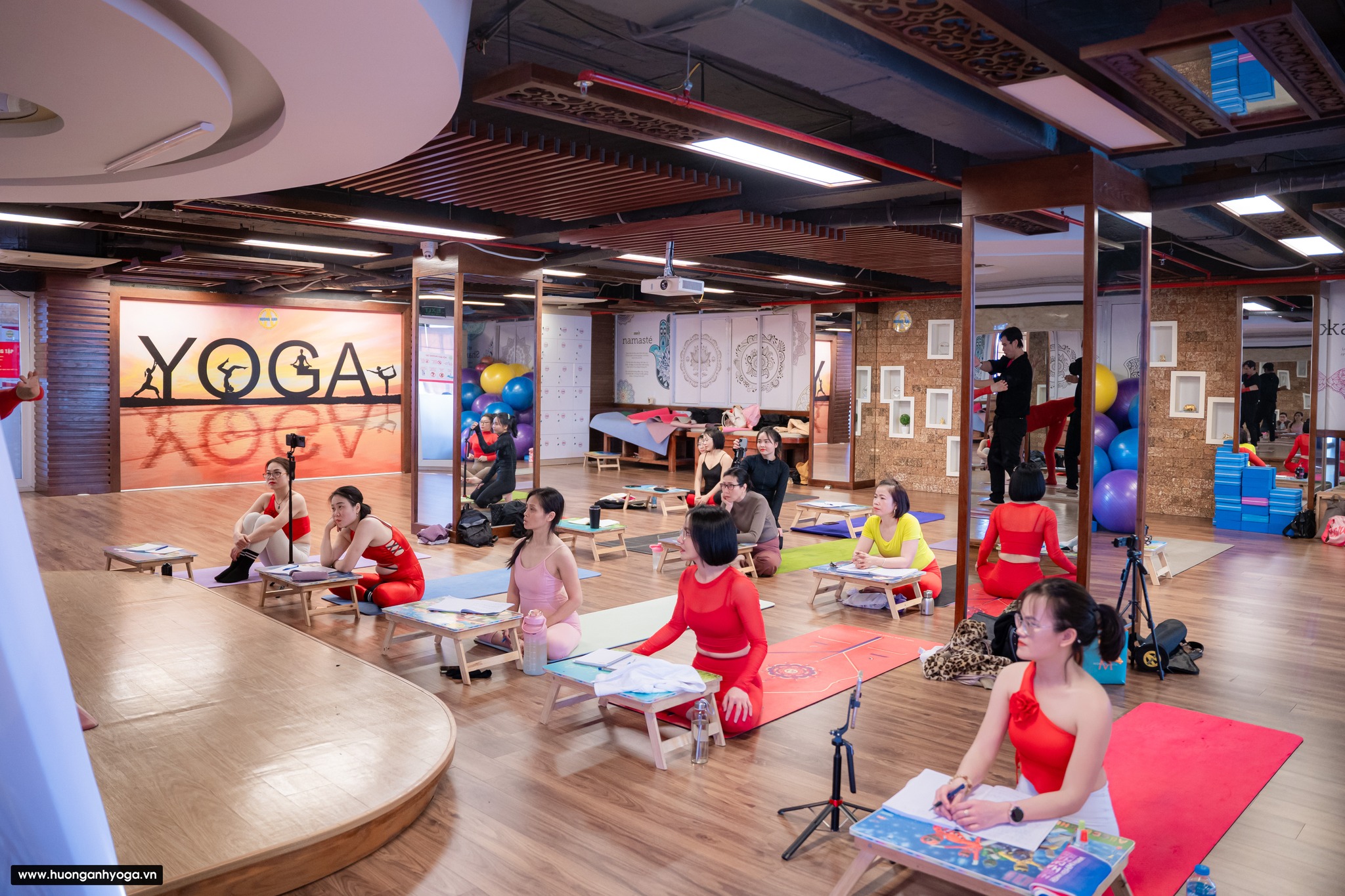 [🆕🇻🇳] Happy Yoga – Trường đào tạo chánh thống giáo viên giảng dạy Happy Flow 🧘 Top1Yoga 🤸🏻‍♀️  **TÂN NIÊN RỰC RỠ – BƯỚC ĐẦU CHO HÀNH TRÌNH HUẤN LUYỆN VIÊN CHUYÊN NGHIỆP!**   
 **CHỈ CÒN 1 THẢM DUY NHẤT!**  
 **Khai giảng ngay sau Tết: 01.03.2025**   , shares-0✔️ , likes-27❤️️ , date-2025-02-05 18:18:10🇻🇳🇻🇳🇻🇳📰🆕