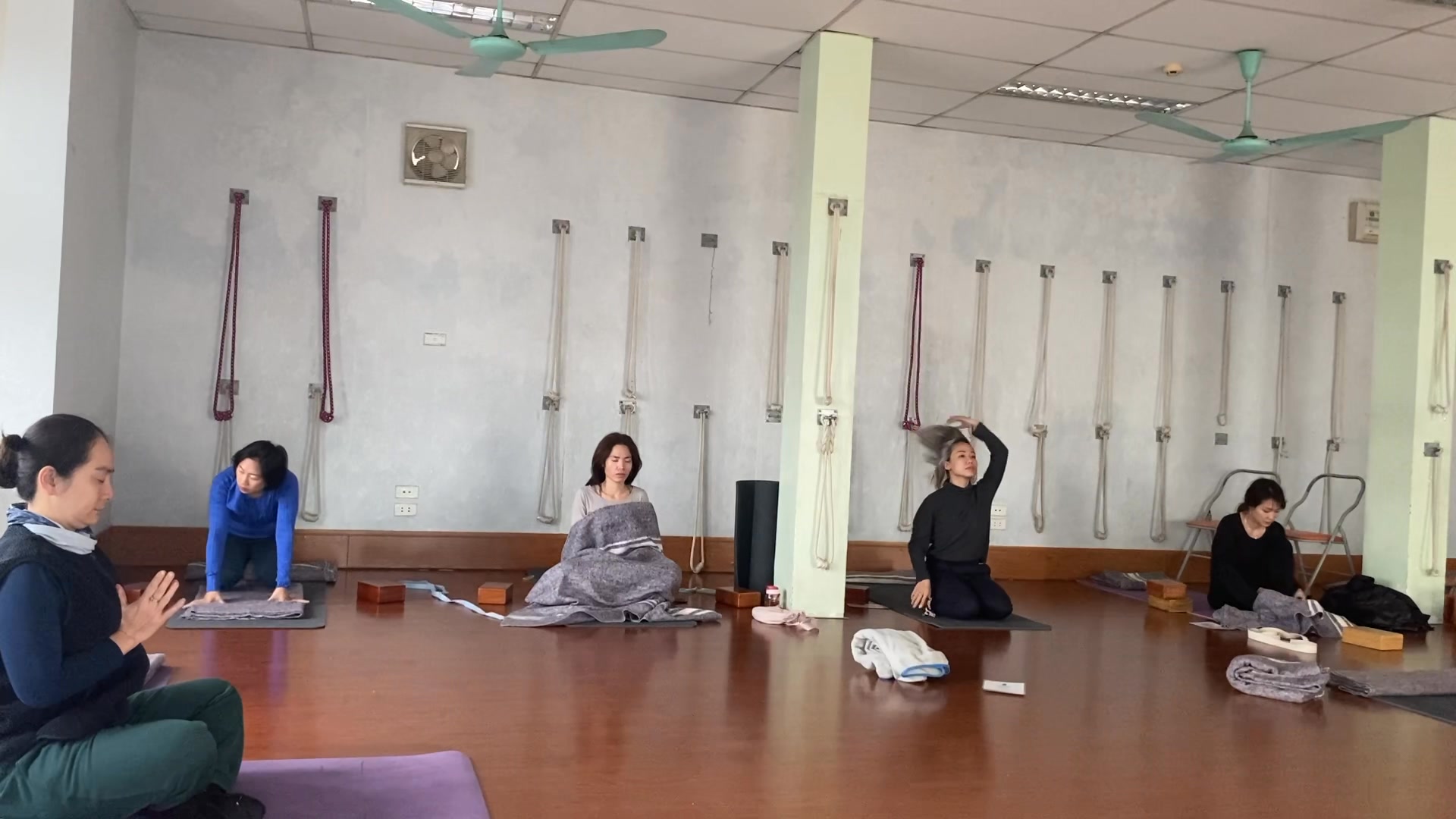 [🆕🇻🇳] Đạt Anh Yoga Flow – Khóa Học Video Online – Phòng tập yoga  🧘 Top1Yoga 🤸🏻‍♀️ Vô livestream 30 phút Đốt mỡ – Săn chắc – Tràn đầy năng lượng chị em ơi!
 , shares-0✔️ , likes-34❤️️ , date-2025-02-11 03:03:45🇻🇳🇻🇳🇻🇳📰🆕