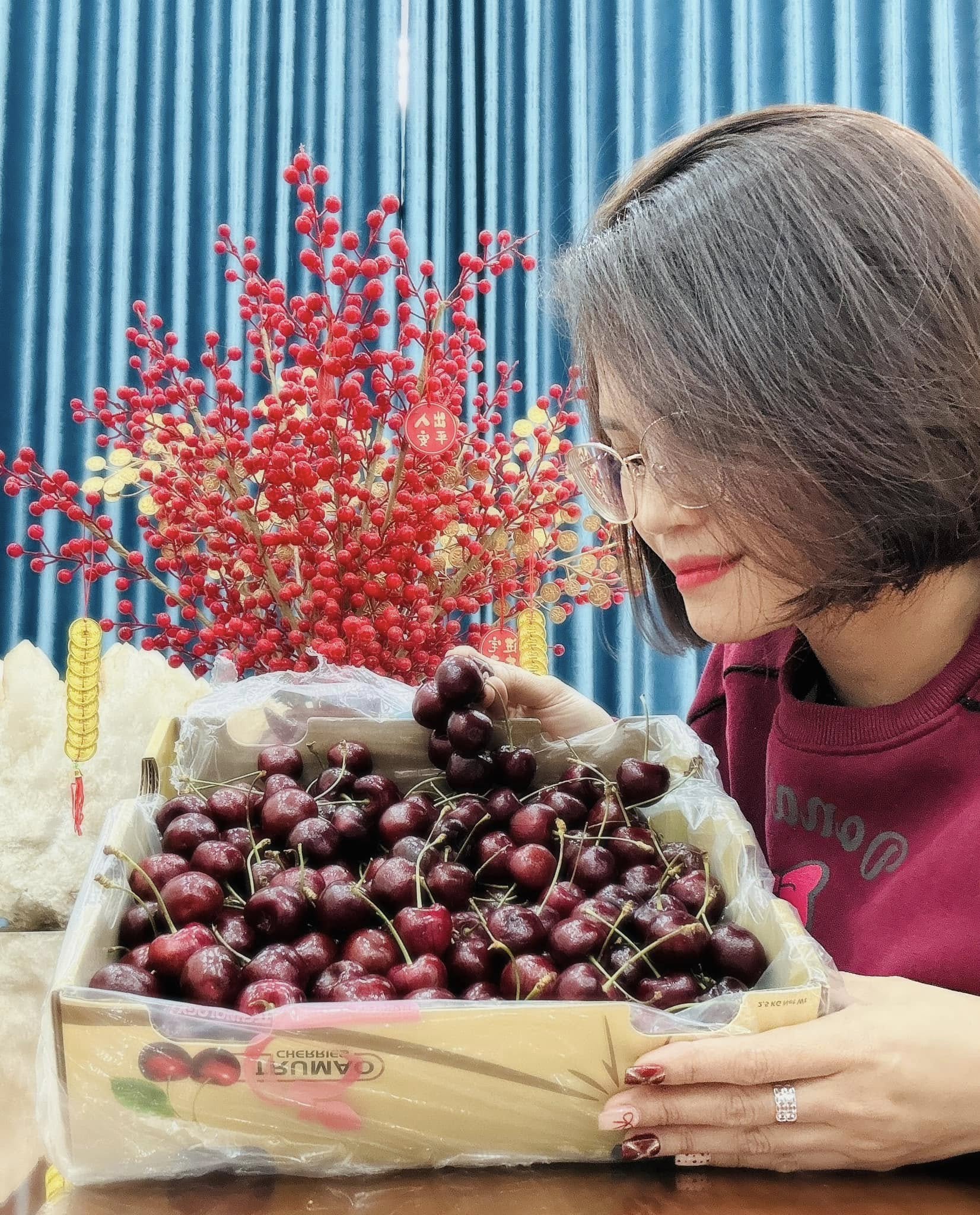 [???] Phan Lý Yoga – ☘️HLV YOGA :CÁ NHÂN ,TRỰC TIẾP,ONLINE,TRI LIỆU,KIDS … ? Top1Yoga ??‍♀️ Hôm nay là ngày gì thế nhỉ ?
Mà Em cũng có quà ạ 
Hên đợt này hv e toàn là nữ ko chuyến này toang các bác ạ
Cảm ơn e nhé bé Ngọc phương 
 , shares-0✔️ , likes-103❤️️ , date-2025-02-14 17:16:09????????