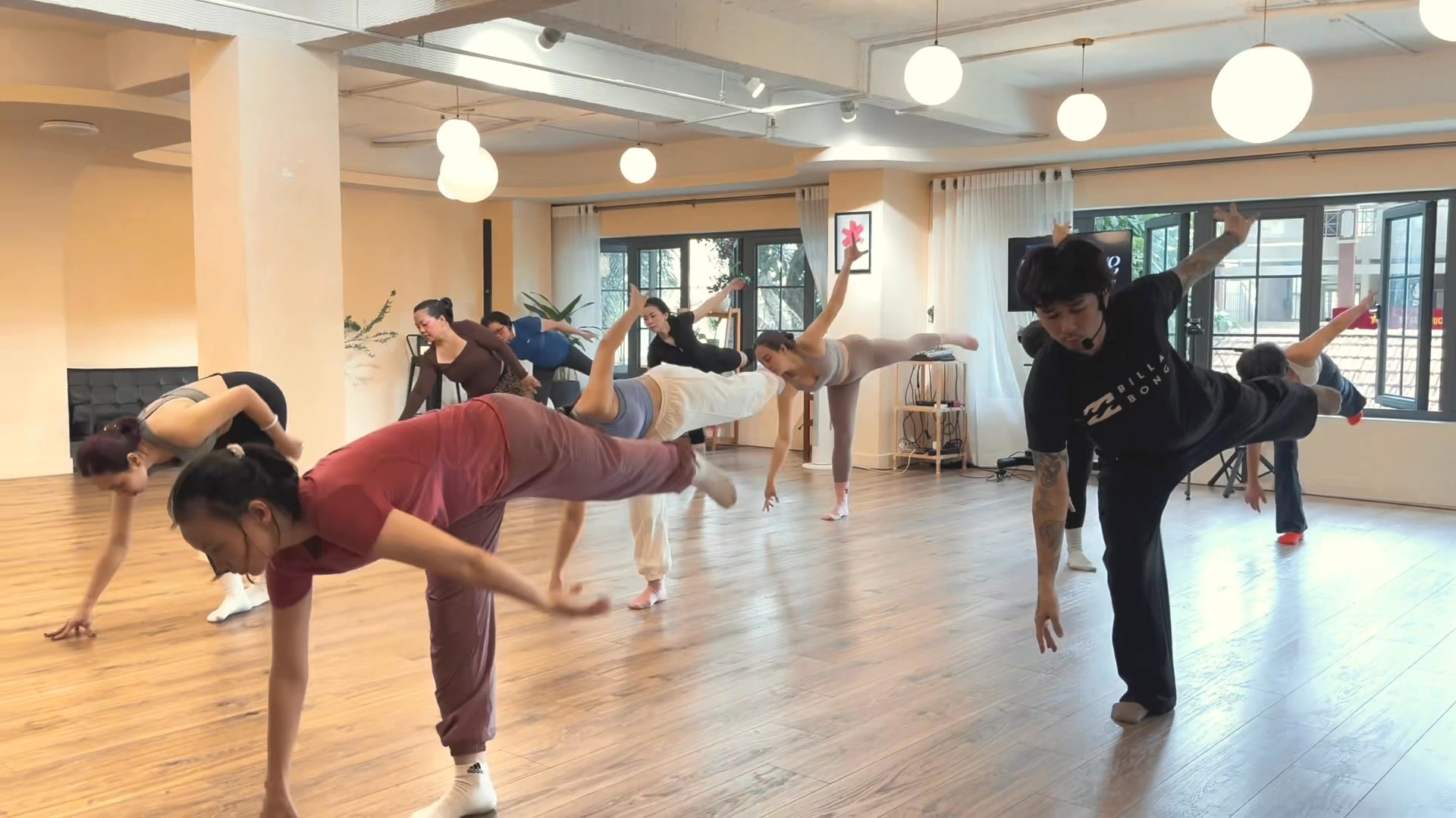 [🆕🇻🇳] Huyền Nguyễn Yoga 🧘 Top1Yoga 🤸🏻‍♀️ Người ta thì thứ 7 m.á.u chảy về tim, còn em thì chảy về não vì tập pincha nhé 
#Huyennguyenyoga #Hoahauyogavietnam2024 #dadepdangxinh #yogagiamcan #thương , shares-0✔️ , likes-0❤️️ , date-2025-03-03 03:30:08🇻🇳🇻🇳🇻🇳📰🆕