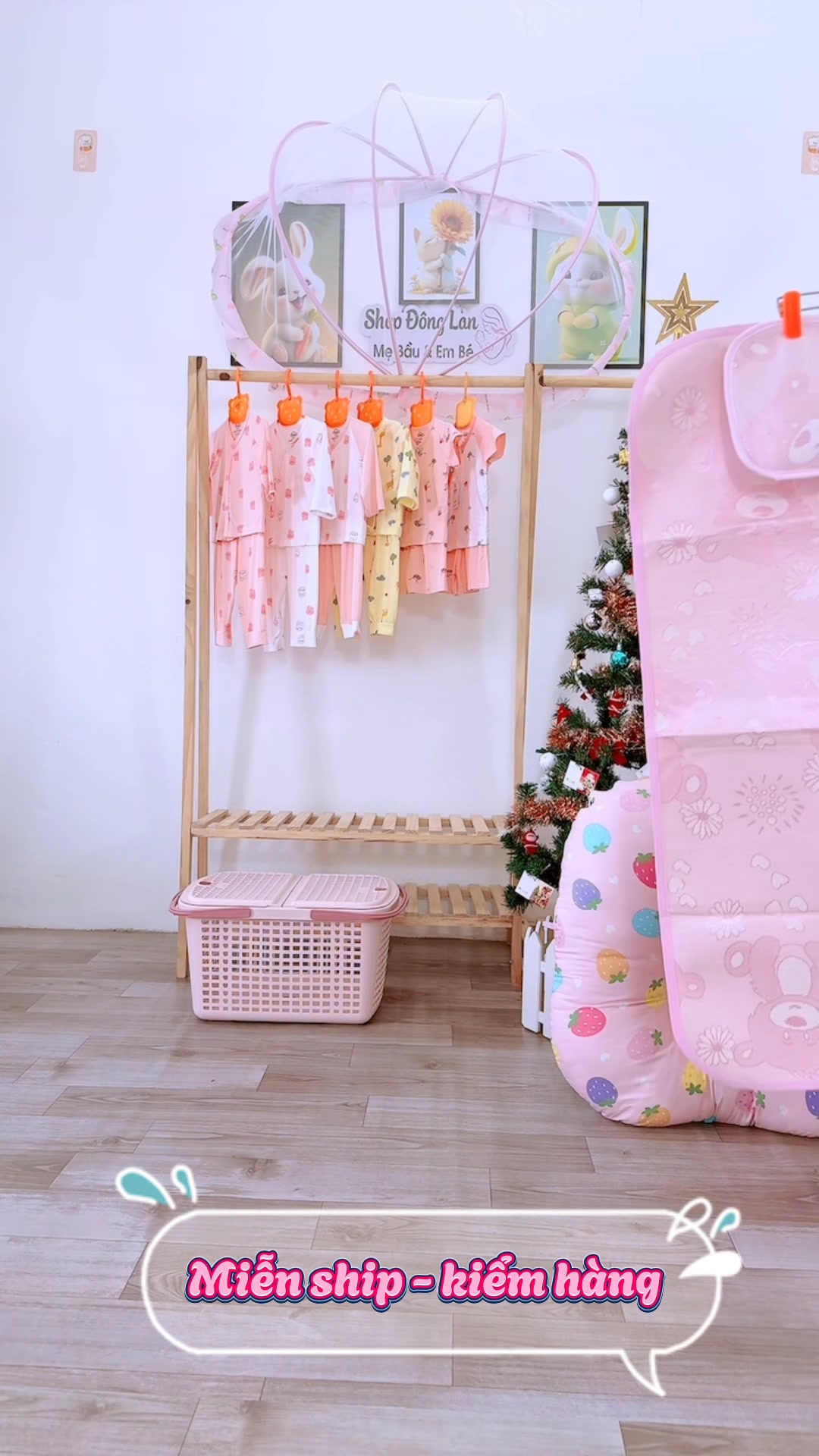 [???]  Baby Felice – THỜI TRANG THIẾT KẾ TRẺ EM CAO CẤP  ?‍?❤️️?⭐️ 𝑹𝑶𝑺𝑬 𝑫𝑹𝑬𝑺𝑺 – 𝑩𝒐̂𝒏𝒈 𝒉𝒐𝒂 𝒌𝒊𝒆̂𝒖 𝒔𝒂
Em bé hoa hồng, vừa kiêu sa vừa xinh đẹp, chất liệu lụa xốp tạo hình cánh hoa cho ra thiết kế vô cùng hút mắt, em bé của ch , shares-0✔️ , likes-2❤️️ , date-2025-02-15 17:26:33????????