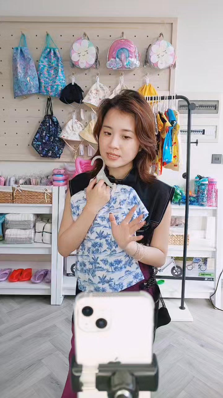 [🆕🇻🇳] NGÂN HÀ KIDS – CHUYÊN QUẦN ÁO TRẺ EM QUẢNG CHÂU 🧑‍🧒❤️️👶⭐️ Váy xinh cỡ này e còn lẻ sz sale nhanhh nha 
Ib e đi ạ
 , shares-0✔️ , likes-0❤️️ , date-2025-02-15 21:37:42🇻🇳🇻🇳🇻🇳📰🆕