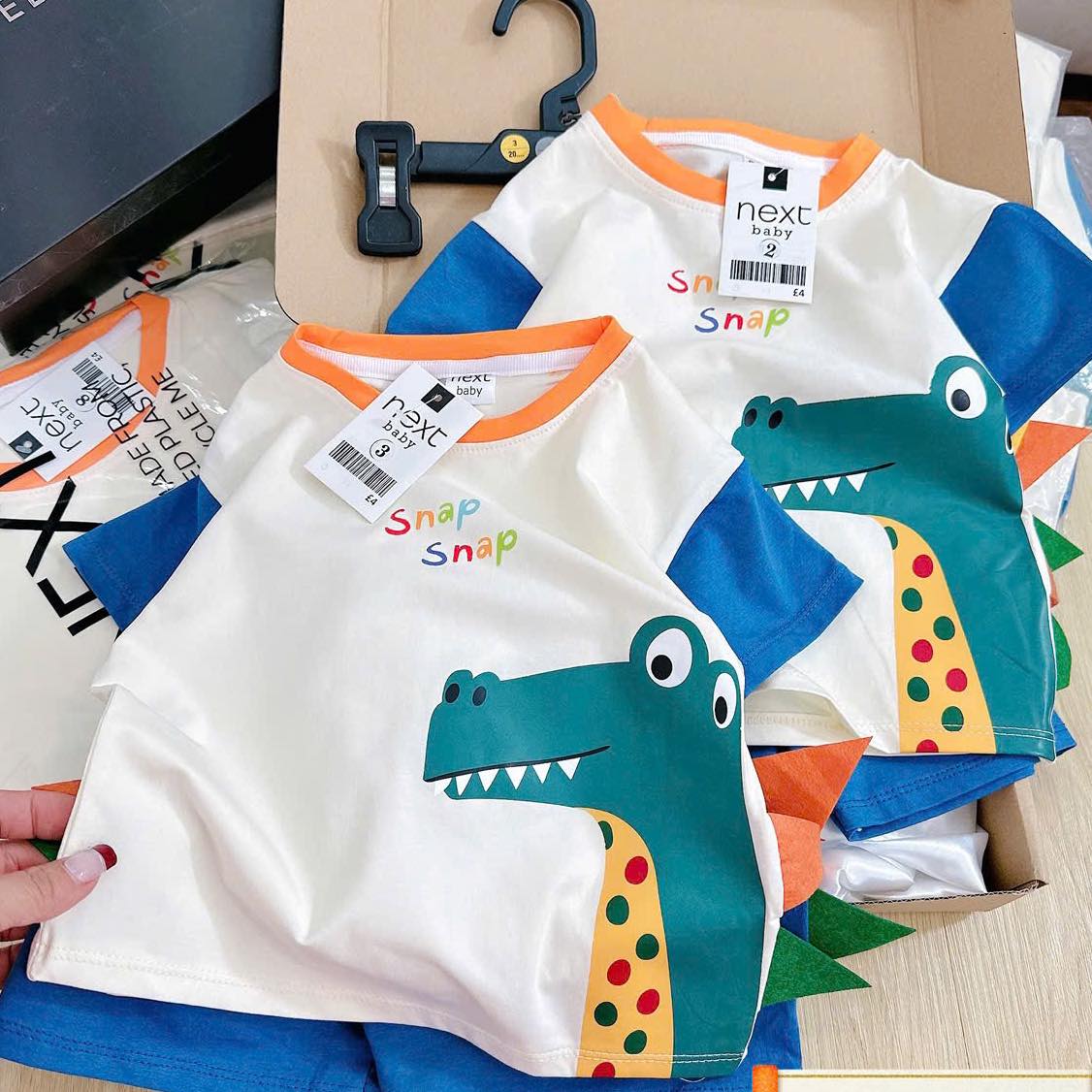 [🆕🇻🇳] NGÂN HÀ KIDS – CHUYÊN QUẦN ÁO TRẺ EM QUẢNG CHÂU 🧑‍🧒❤️️👶⭐️ Còn sót 2 set lẻ sz ạ 
Bộ gió chất đỉnh của chóp các mẹ nha
 , shares-0✔️ , likes-2❤️️ , date-2025-02-21 18:27:32🇻🇳🇻🇳🇻🇳📰🆕