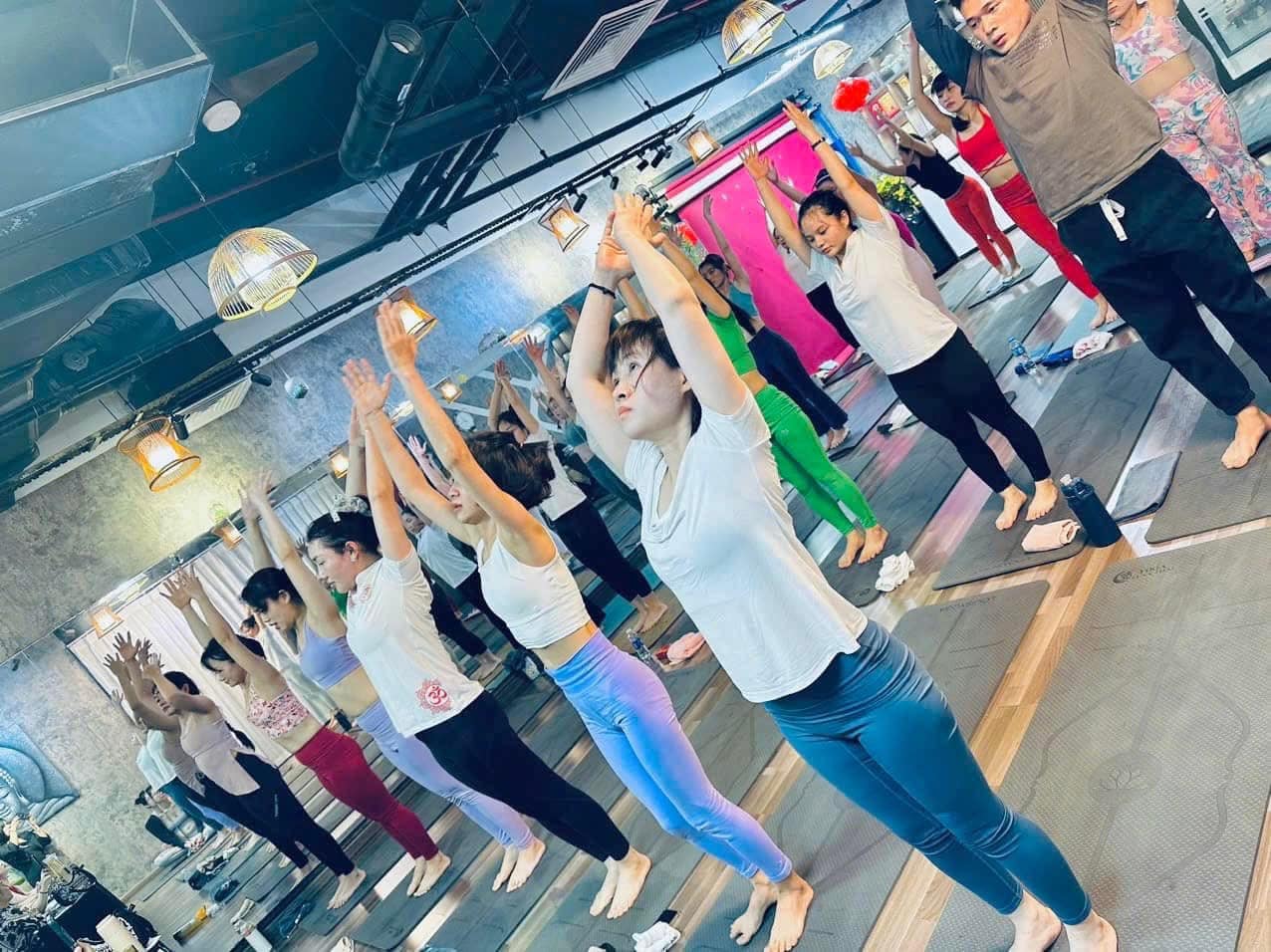 [🆕🇻🇳] Hương Anh Yoga Center 🧘 Top1Yoga 🤸🏻‍♀️  Tạm biệt đau lưng, chào cột sống khỏe mạnh cùng Master Raj!

 Bạn có biết, chỉ cần 15 phút Yoga mỗi ngày cột sống của bạn sẽ linh hoạt và khỏe mạnh hơn ba , shares-7✔️ , likes-33❤️️ , date-2025-03-15 21:03:05🇻🇳🇻🇳🇻🇳📰🆕