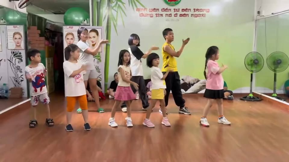 [🆕🇻🇳] Tố Trinh Yoga & Fitness  🧘 Top1Yoga 🤸🏻‍♀️ THÔNG BÁO CHIÊU SINH Tại CLB Tố TRinh Chung cư 4s Linh Đông 

LỚP DANCE KIDS CHO BÉ ( TỪ 4-15 TUỔI ) 
——————————-
Năng động, khỏe khoắn, vui vẻ và tự tin.. , shares-0✔️ , likes-0❤️️ , date-2025-03-17 02:31:30🇻🇳🇻🇳🇻🇳📰🆕