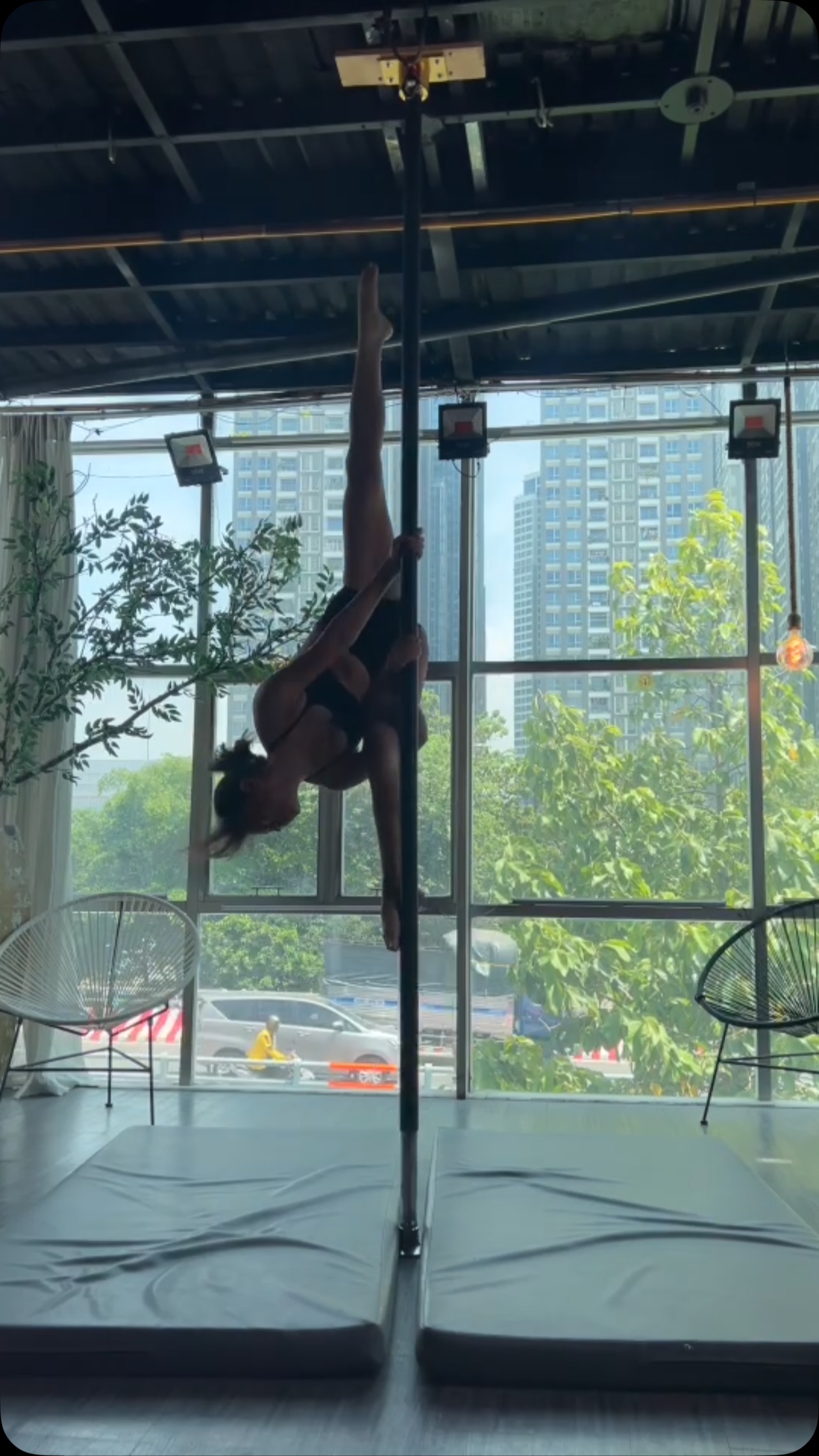 [???] Dan Poledance Studio ? Top1Yoga ??‍♀️ Combo siêu xoạc đầy thử thách, xin mời các bạn học viên nhà Dan “cày” combo ạ  , shares-0✔️ , likes-0❤️️ , date-2025-03-20 22:12:25????????