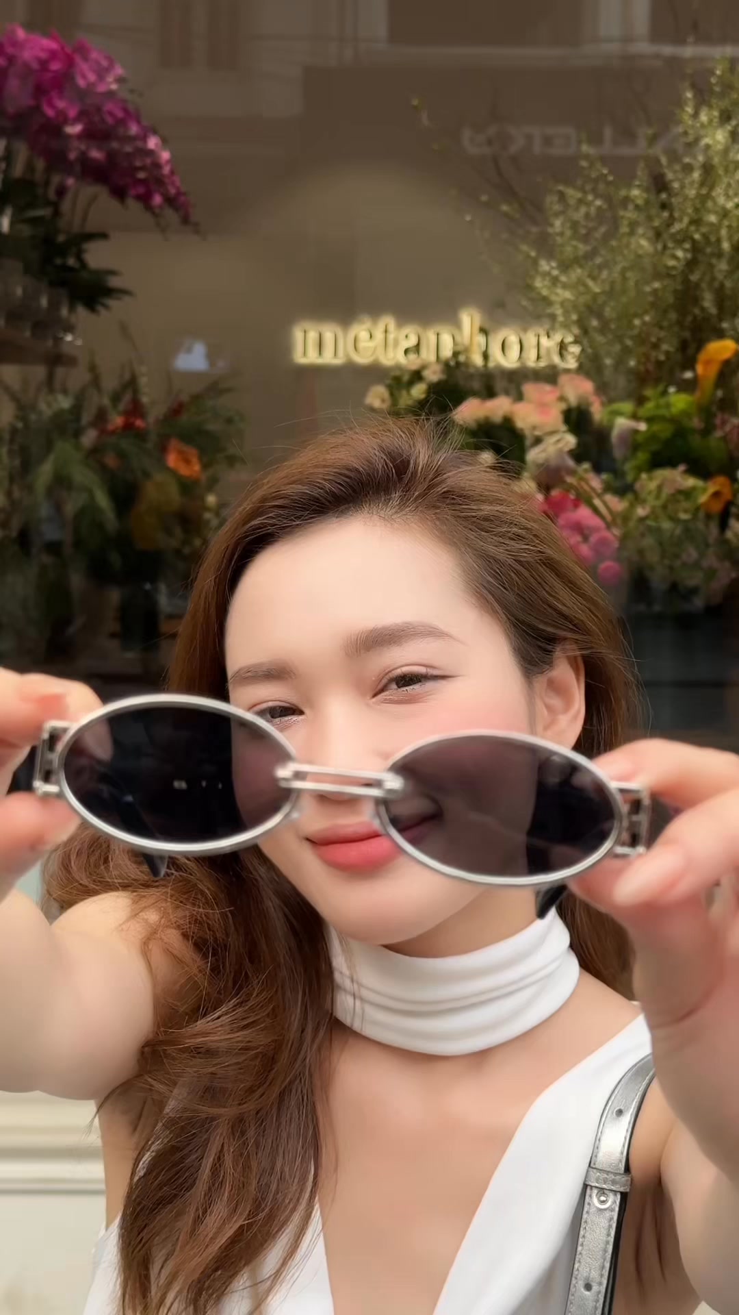 [🆕🇻🇳] Baby & Mom – Cung cấp các sản phẩm dành cho mẹ và bé  🧑‍🧒❤️️👶⭐️ Chiếc hình ngồi xe chill chill và chiếc hình xe ngồi xe đi shipper. Tặng hết xe rồi là về chúng nó đòi ko có trả, làm vui lòng khách, nhưng ko làm hài lòng , shares-0✔️ , likes-14❤️️ , date-2025-03-24 23:54:47🇻🇳🇻🇳🇻🇳📰🆕