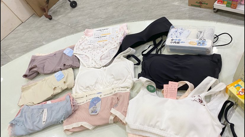 [🆕🇻🇳] Tiệm Nhà Ốc  (Quần áo trẻ em)-Đồ trẻ em thiết kế, đồ nhập- xuất khẩu,hàng Quảng Châu cao cấp , sỉ đồ thiết kế cho bé nhặt size 🧑‍🧒❤️️👶⭐️ OP3007- Bộ xô linen 2 dây 
 Giá sỉ :95k/b
 Size: 1-5y (9-23kg)

 Mô tả sản phẩm :
 Mát lạnh – Nhẹ tênh – Xinh xắn cả ngày 
 Thiết kế 2 dây mát mẻ, đơn giản , shares-1✔️ , likes-2❤️️ , date-2025-07-16 00:38:21🇻🇳🇻🇳🇻🇳📰🆕