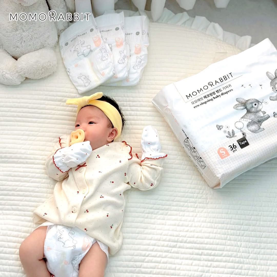 [🆕🇻🇳]  Tạp Hóa Cô Sương – chuyên mua bán các sản phầm quần áo, phụ kiện vintage dành cho bé 🧑‍🧒❤️️👶⭐️ Bow chào cô chú ạ!

Sau 1 năm “ở ẩn”, không biết cô chú còn nhớ con không nè 
Vì lý do gia đình, con sẽ tạm dừng đam mê một thời gian dài thật dài….
Giờ  , shares-0✔️ , likes-5❤️️ , date-2025-07-16 21:57:17🇻🇳🇻🇳🇻🇳📰🆕