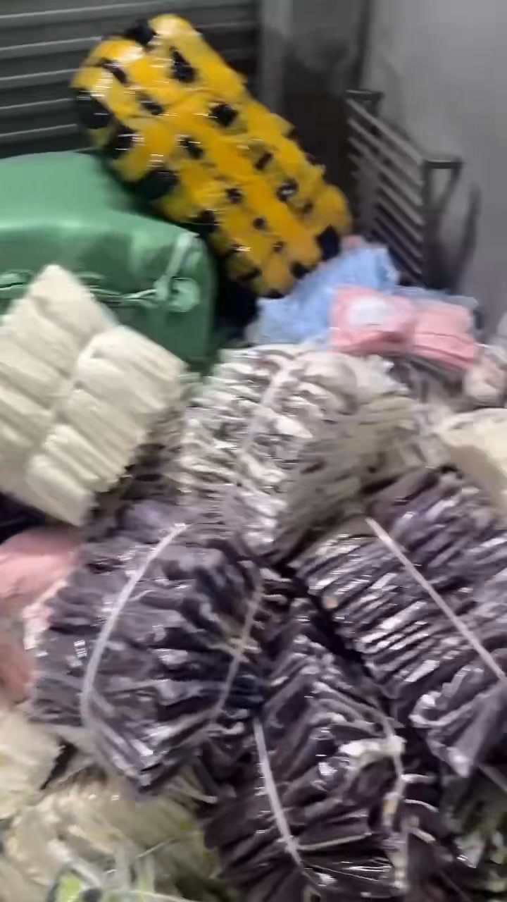 [🆕🇻🇳] Van Mum – Mẹ Bầu & Em Bé 🧑‍🧒❤️️👶⭐️  Ghé mẹ và bé VanMum 
𝐓𝐮́𝐢 𝐛𝐢̉𝐦 𝐬𝐮̛̃𝐚 𝐔𝐦𝐨𝐨 𝐜𝐚𝐨 𝐜𝐚̂́𝐩 𝐬𝐢𝐞̂𝐮 𝐇𝐎𝐓 
– Có dây dài để đeo chéo đi kèm. 
– Được trang bị phần nắp đậy đóng mở dễ dàng, tránh cho đ , shares-0✔️ , likes-0❤️️ , date-2025-07-19 23:33:39🇻🇳🇻🇳🇻🇳📰🆕