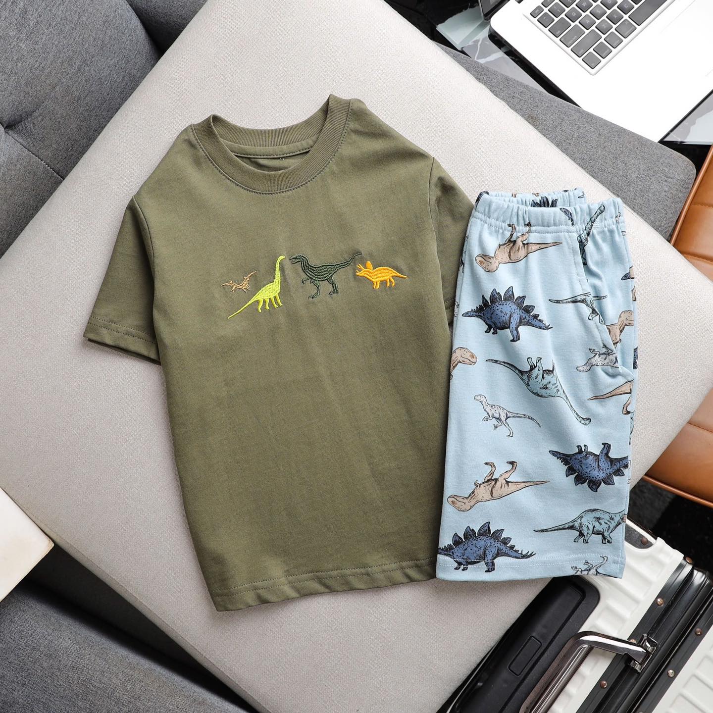 [🆕🇻🇳]  Quần áo bé trai – Bán quần áo bé trai từ 1 tuổi đến 10 tuổi 🧑‍🧒❤️️👶⭐️  170k/bộ
Bộ Bé Trai Tay Ngắn GAP 
Size 7/8-18/20 FORM TO 30-67kg mặc. 
Mã hàng đại đẹp nhất trong các dòng cùng phân khúc.
ÁO IN 3D CẢ 2 MẶT TRƯỚC và SAU
C , shares-0✔️ , likes-1❤️️ , date-2024-11-25 18:17:30🇻🇳🇻🇳🇻🇳📰🆕