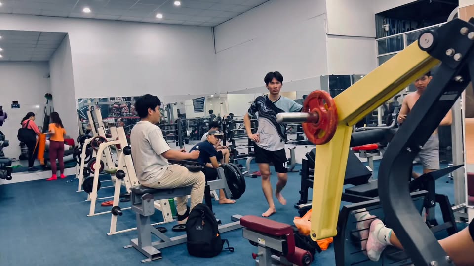 [🆕🇻🇳] Yoga – Fitness Đình Vinh – GYM – YOGA – ZUMBA – AEROBIC – MÚA CỔ TRANG – DANCE KID 🧘 Top1Yoga 🤸🏻‍♀️ Cuối tuần này bạn chọn nâng tạ 
hay nâng ly  
Dù là đầu tuần hay cuối tuần .  Học viên Yoga – Fitness Đình Vinh vẫn chọn đi tập đều đặn mỗi ngày . Còn bạn  , shares-0✔️ , likes-6❤️️ , date-2025-09-20 16:43:39🇻🇳🇻🇳🇻🇳📰🆕